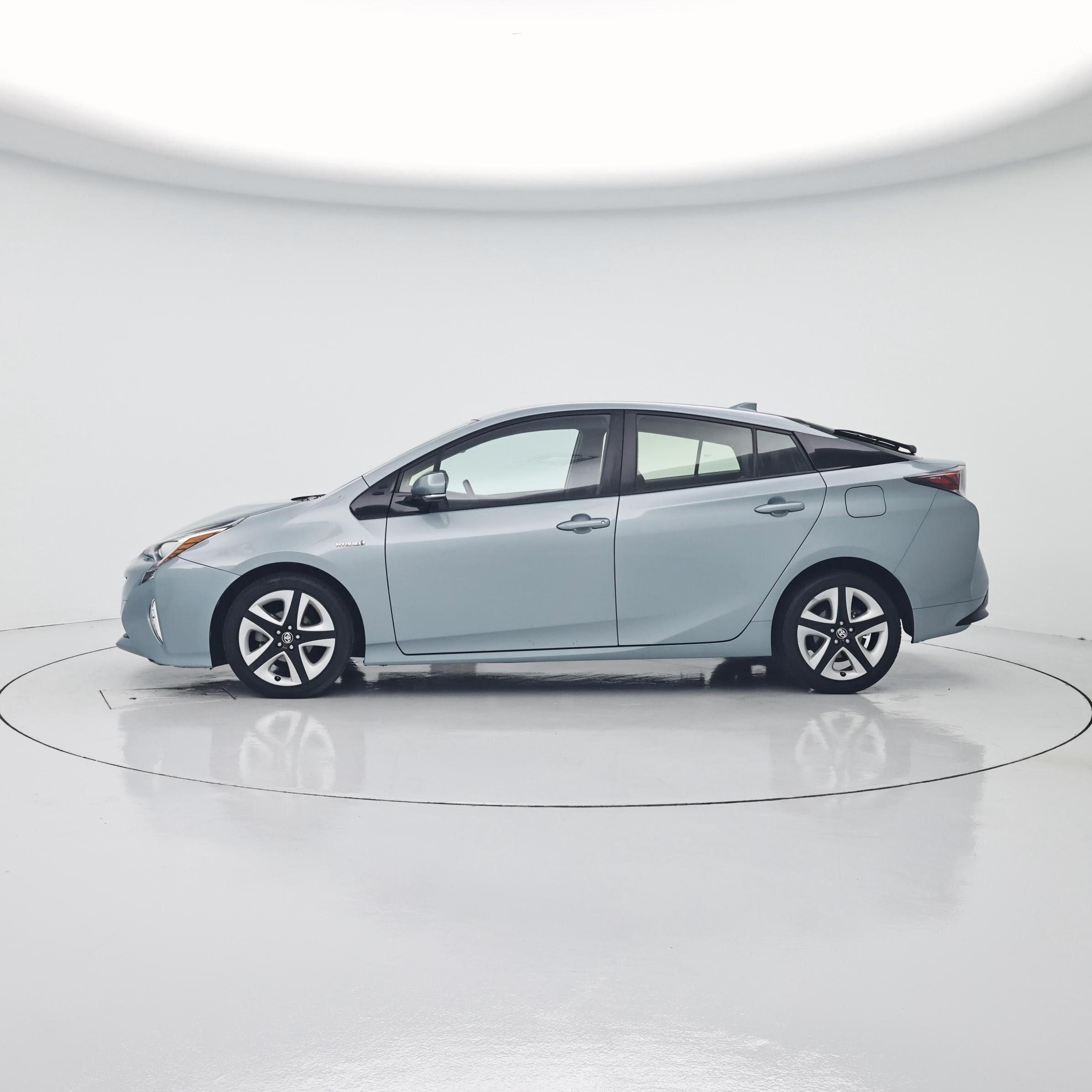 Thumbnail: 2016 Toyota Prius - 3