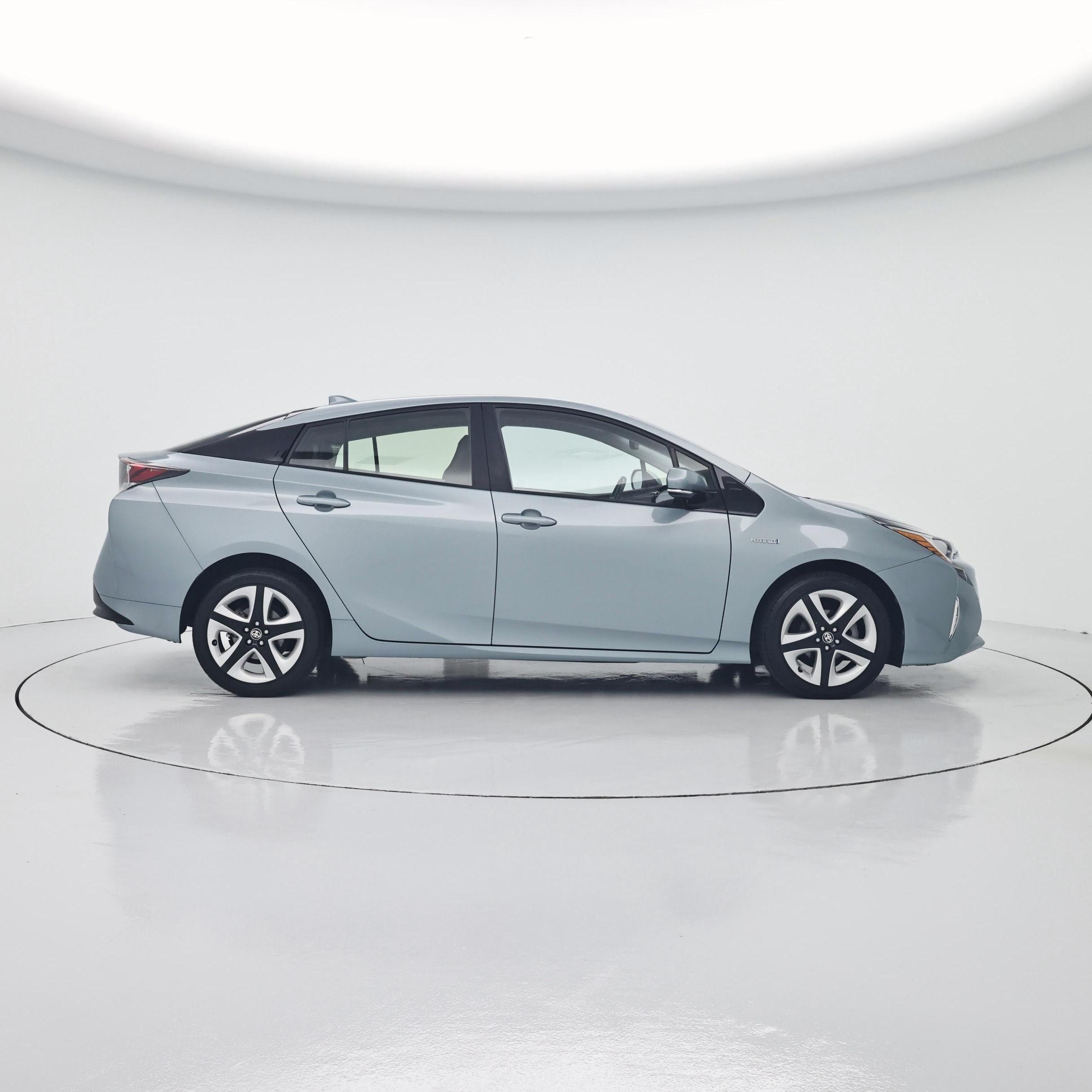 Thumbnail: 2016 Toyota Prius - 7