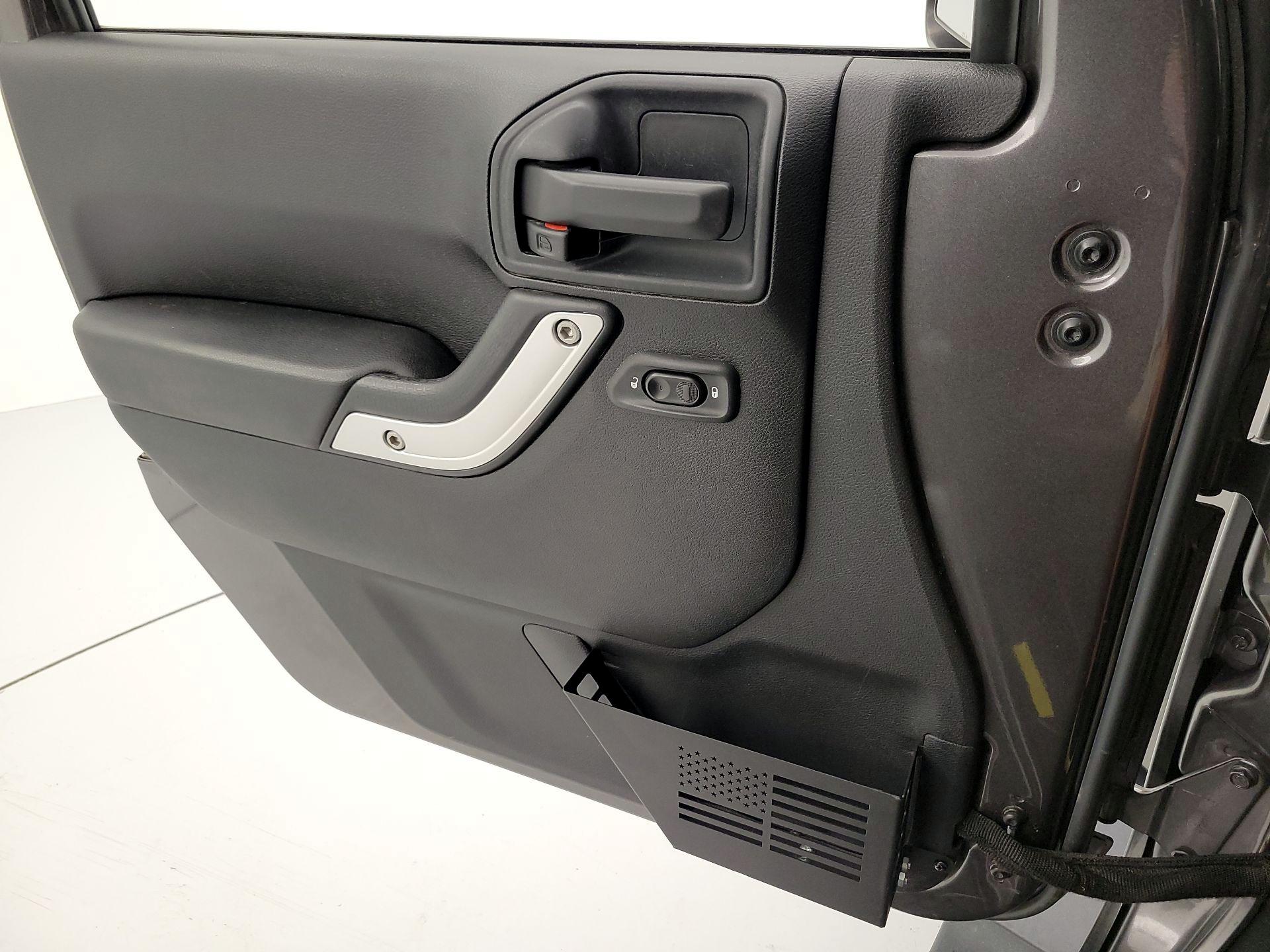 Thumbnail: 2016 Jeep Wrangler - 12