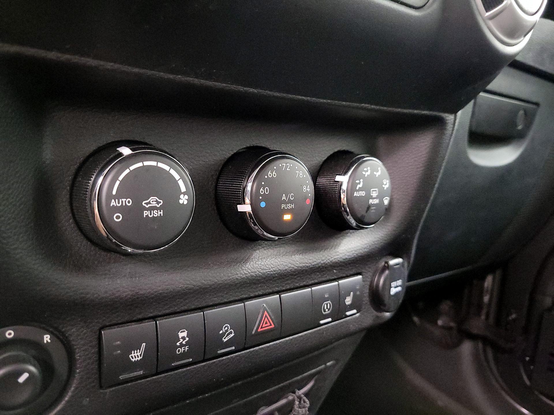 Thumbnail: 2016 Jeep Wrangler - 14