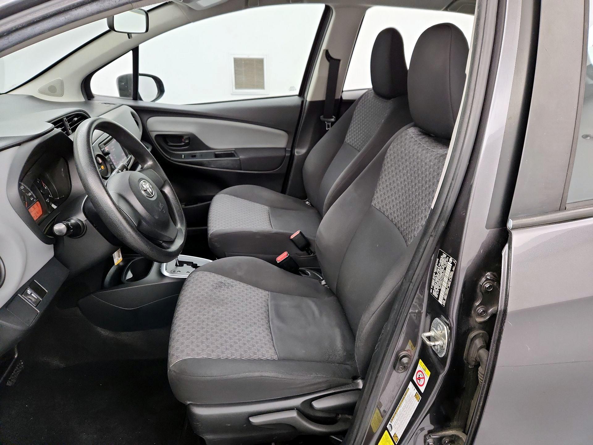 Thumbnail: 2015 Toyota Yaris - 11