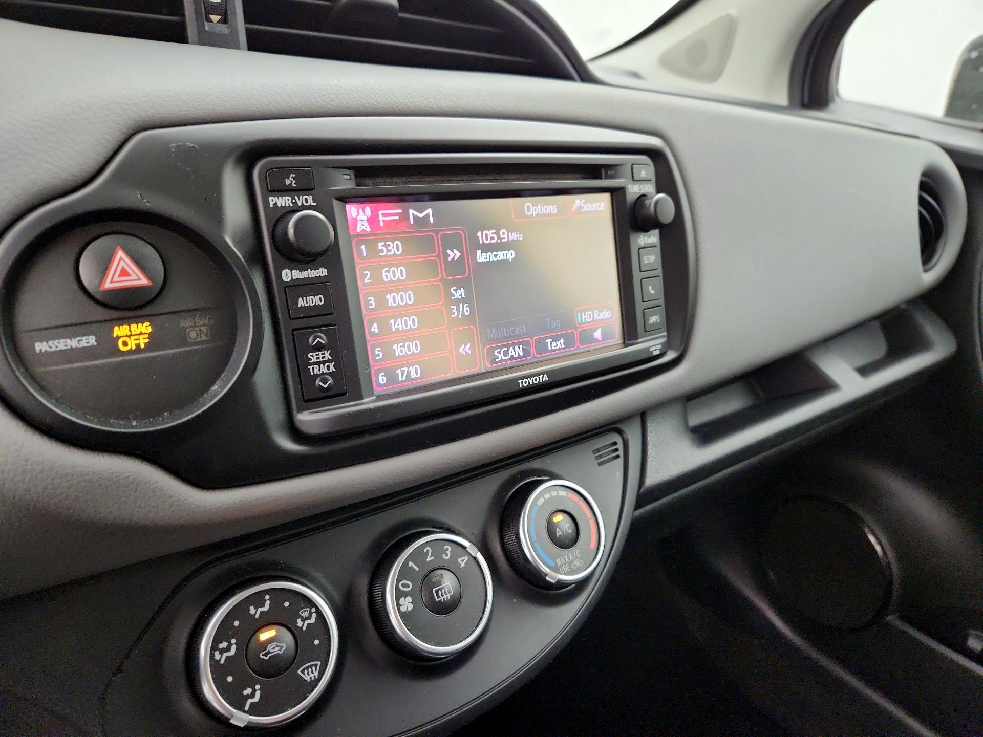Thumbnail: 2015 Toyota Yaris - 14