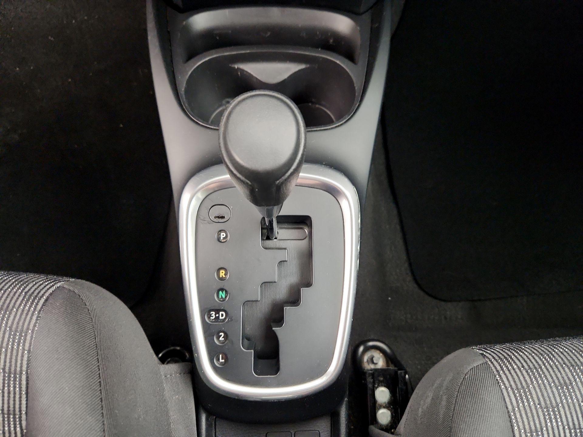 Thumbnail: 2015 Toyota Yaris - 16