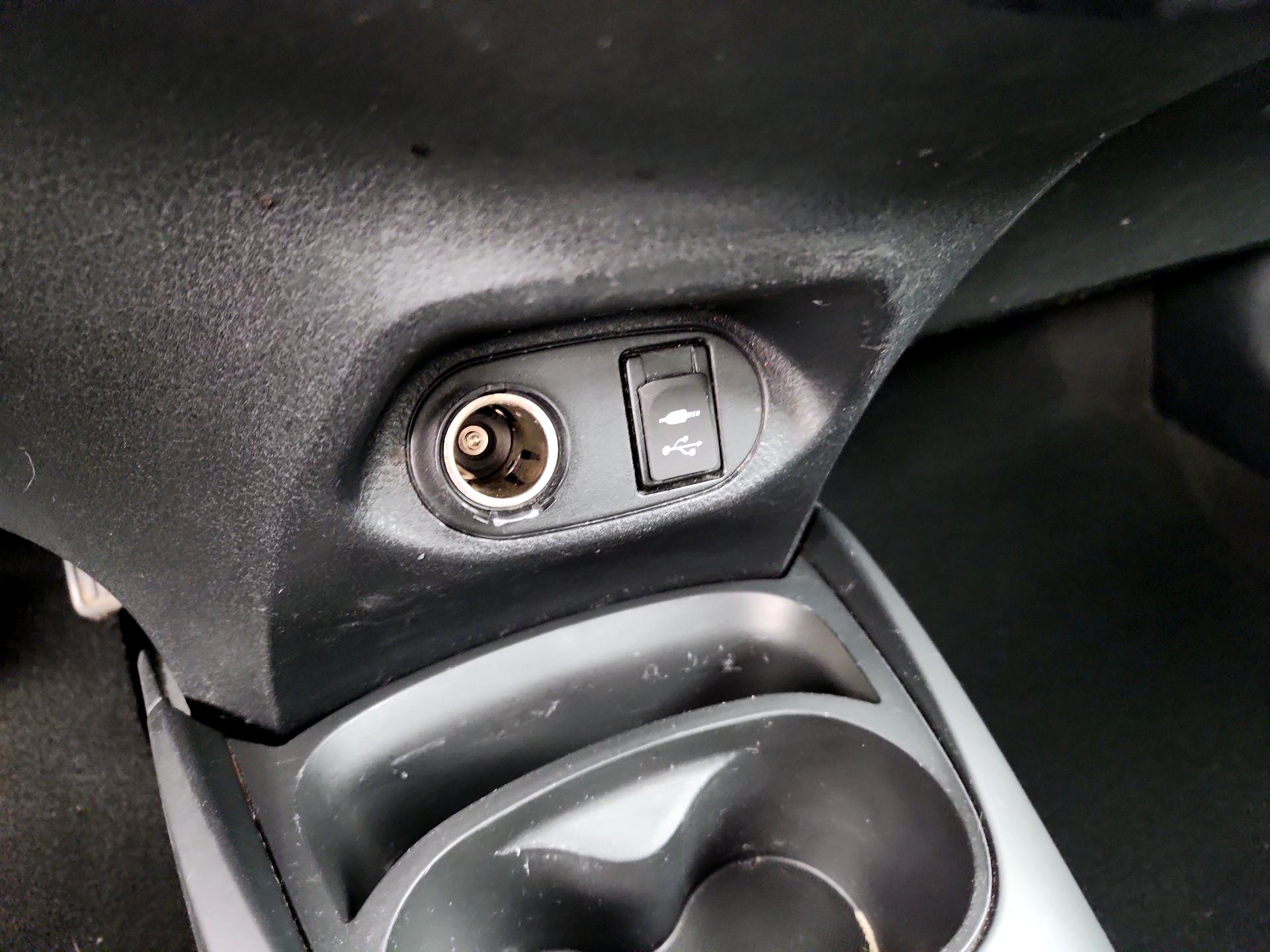 Thumbnail: 2015 Toyota Yaris - 17