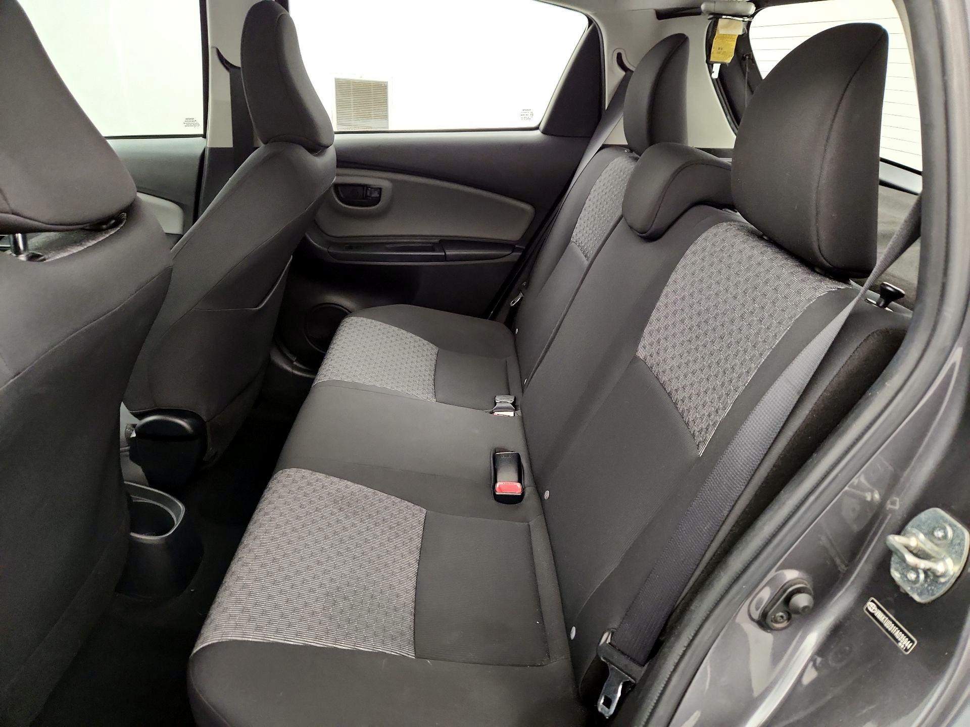 Thumbnail: 2015 Toyota Yaris - 18