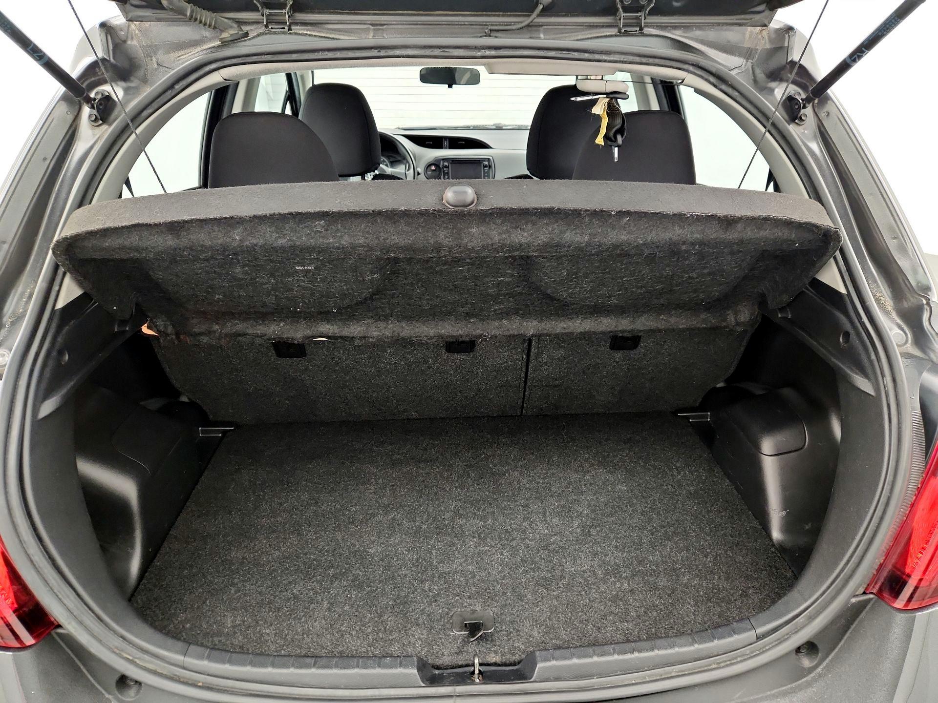 Thumbnail: 2015 Toyota Yaris - 19