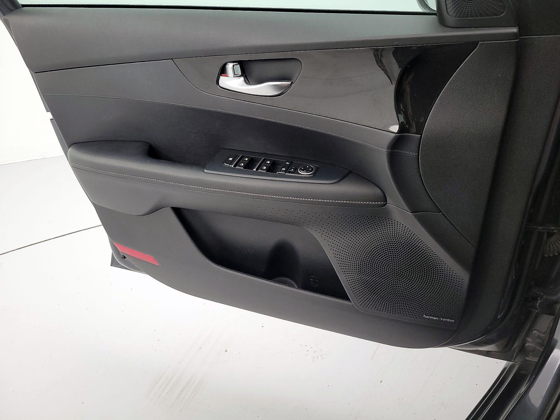 Thumbnail: 2020 Kia Forte - 12
