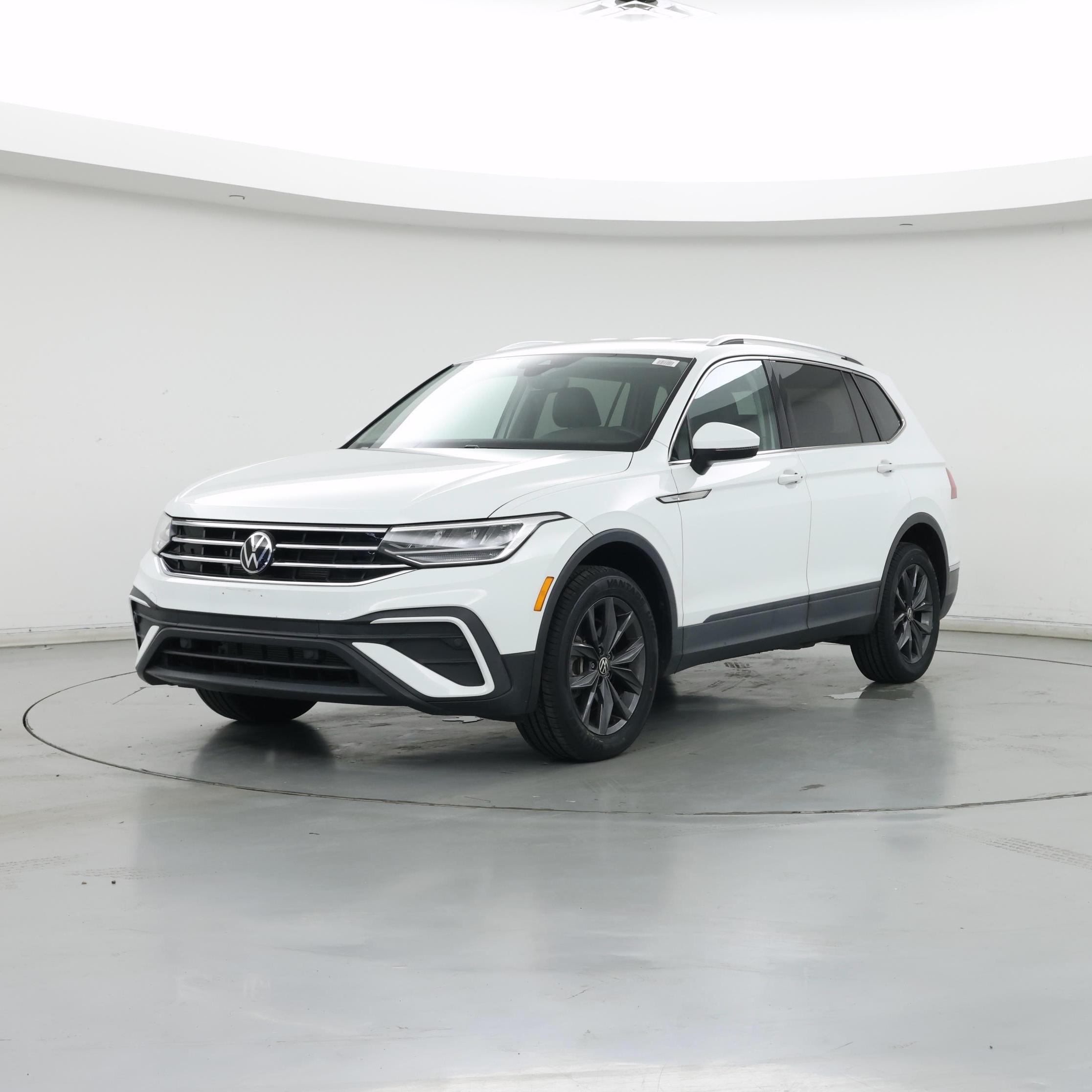 Thumbnail: 2022 Volkswagen Tiguan - 4