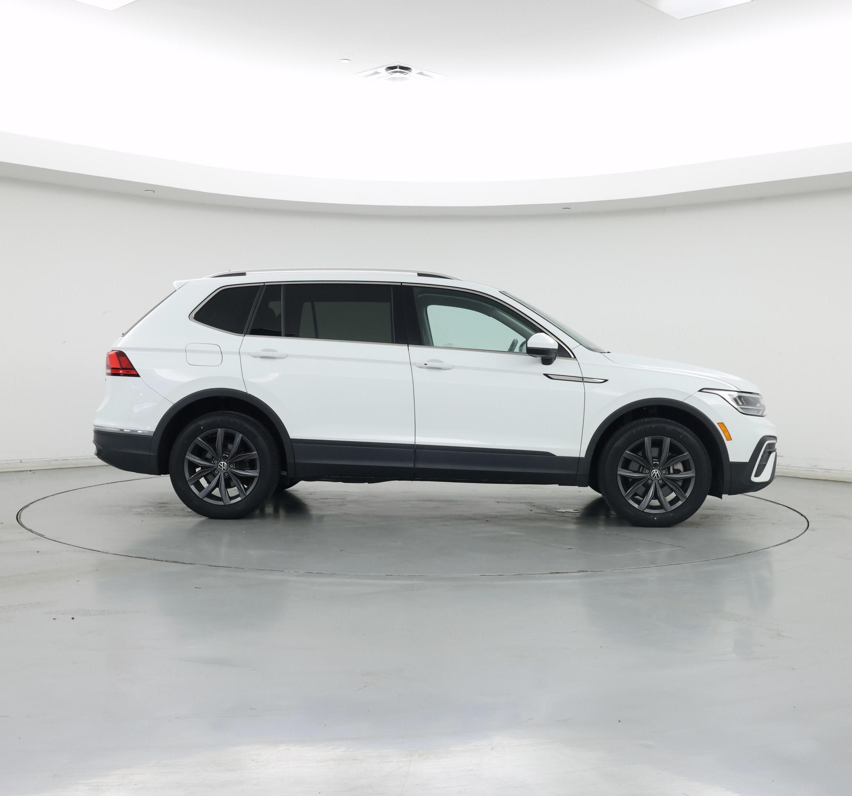 Thumbnail: 2022 Volkswagen Tiguan - 7