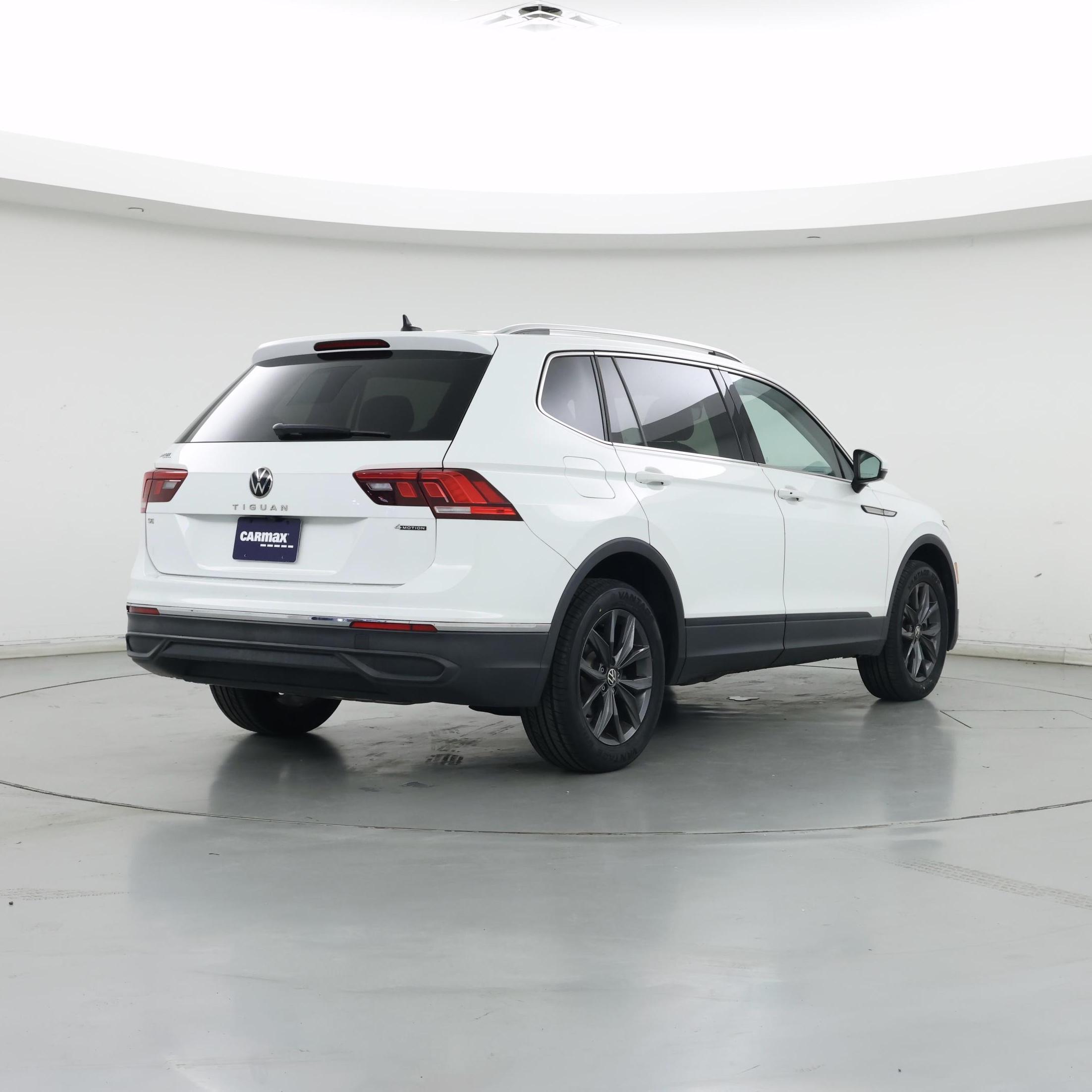 Thumbnail: 2022 Volkswagen Tiguan - 8