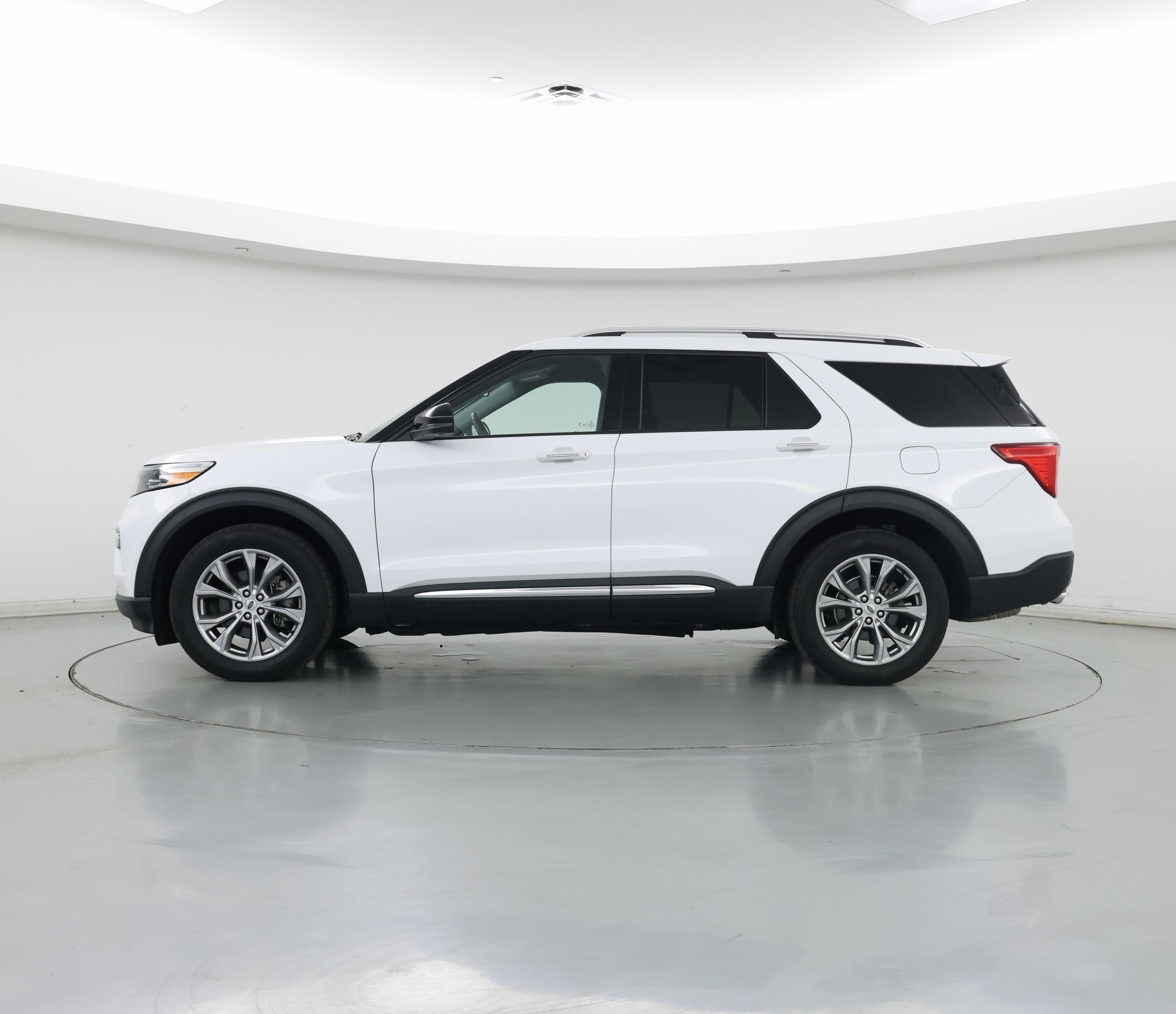 Thumbnail: 2022 Ford Explorer - 3