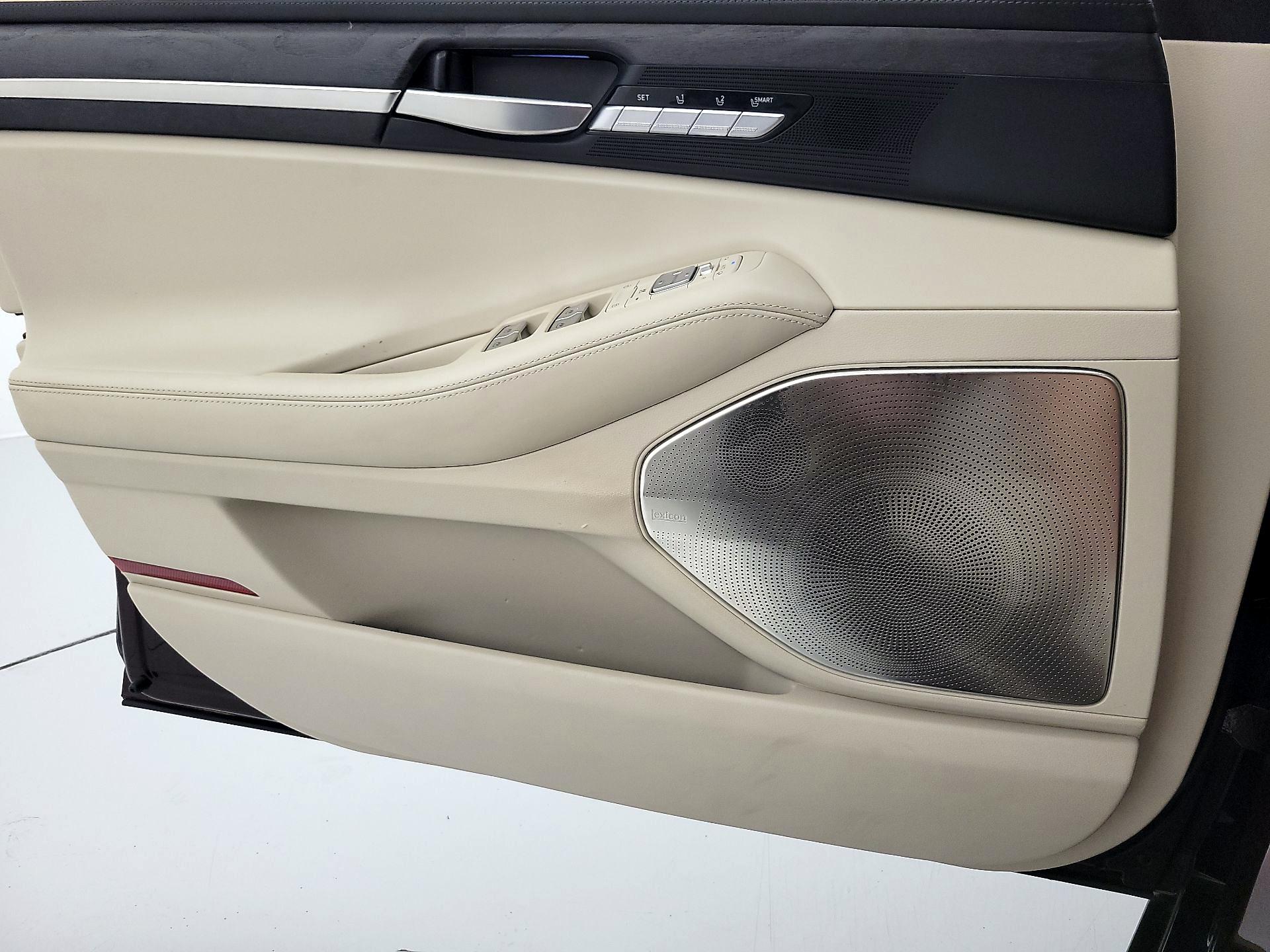 Thumbnail: 2020 Genesis G90 - 12