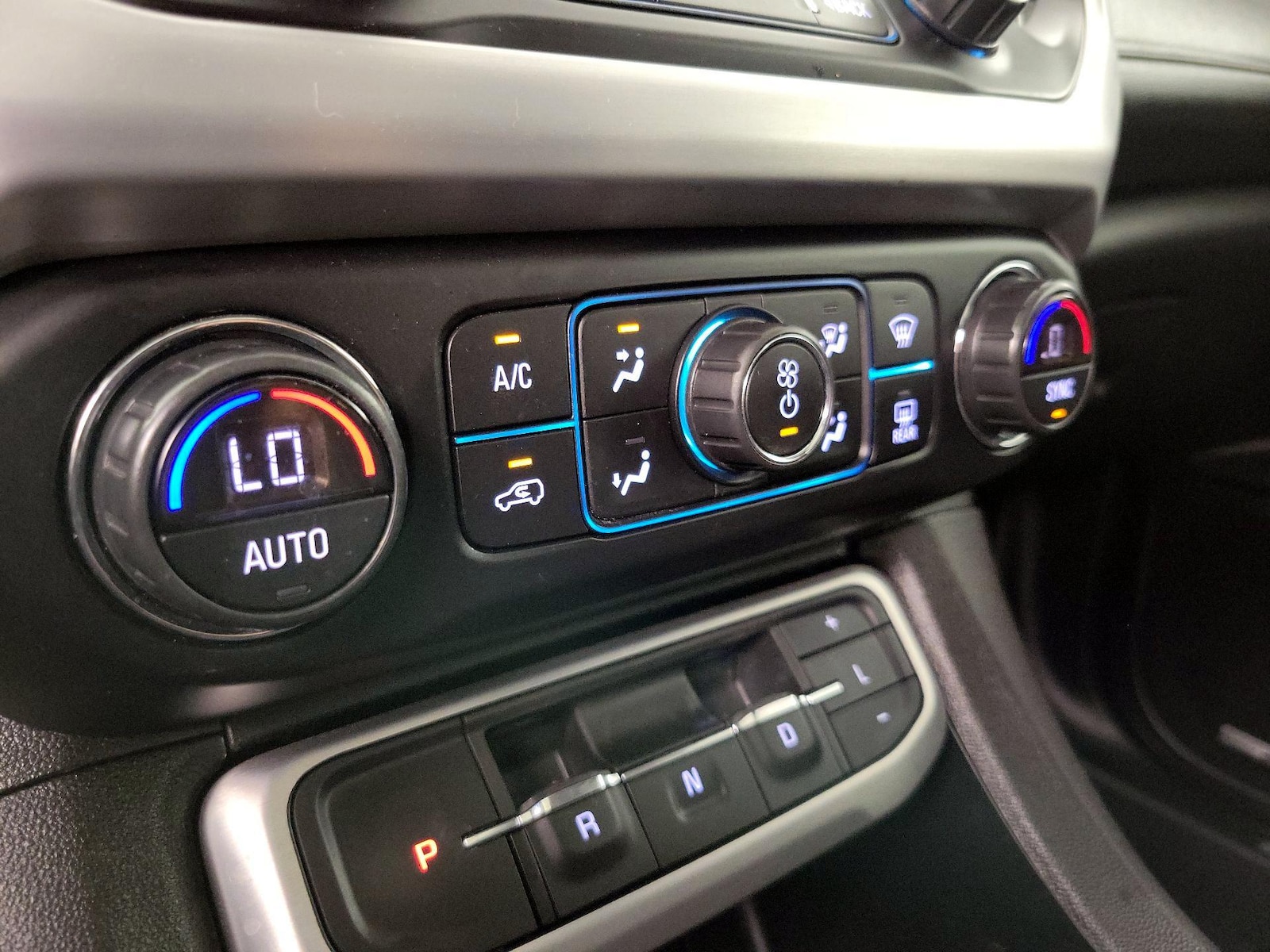 2020 GMC Acadia SLT - Photo 18