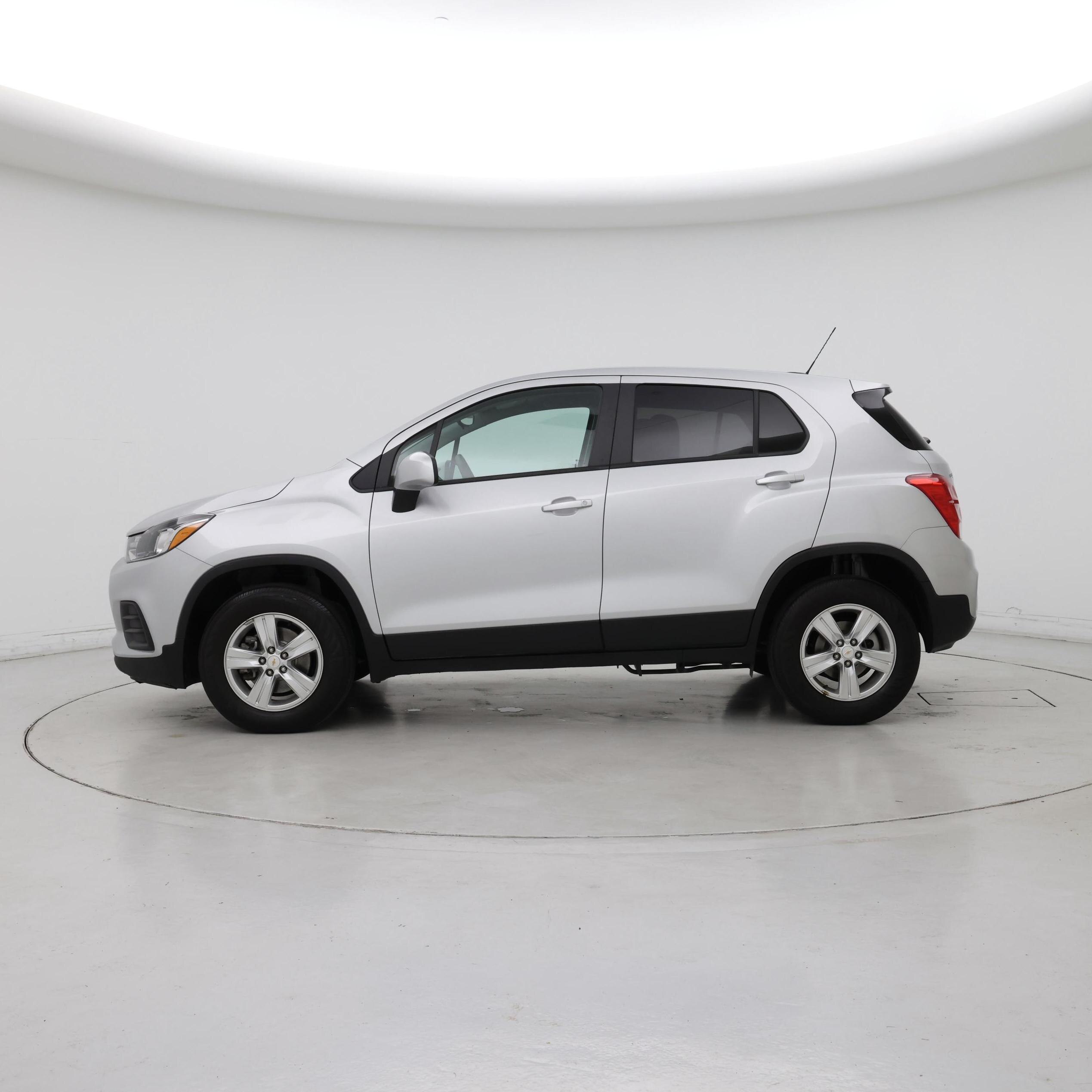 Thumbnail: 2022 Chevrolet Trax - 3