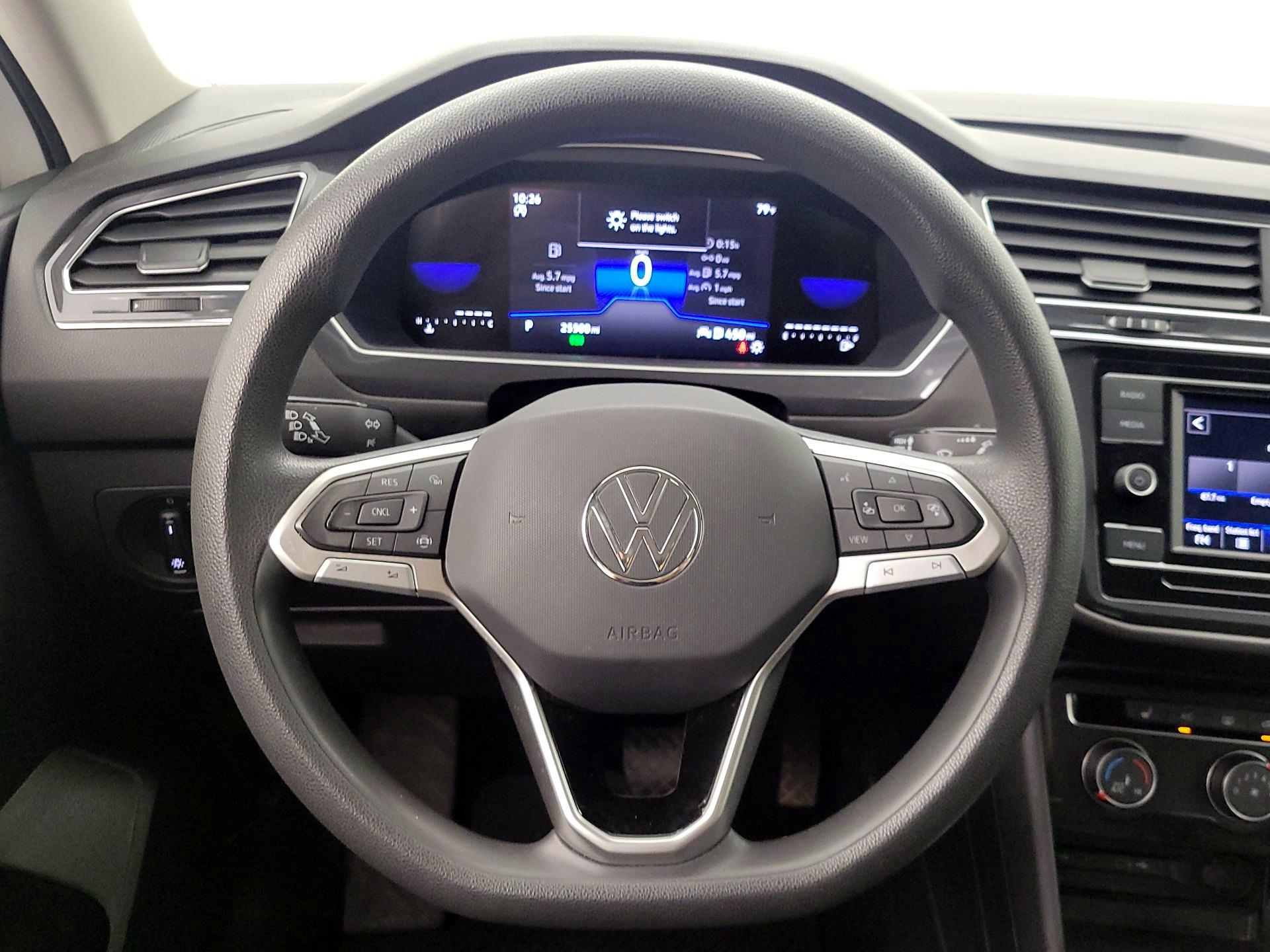 Thumbnail: 2023 Volkswagen Tiguan - 10