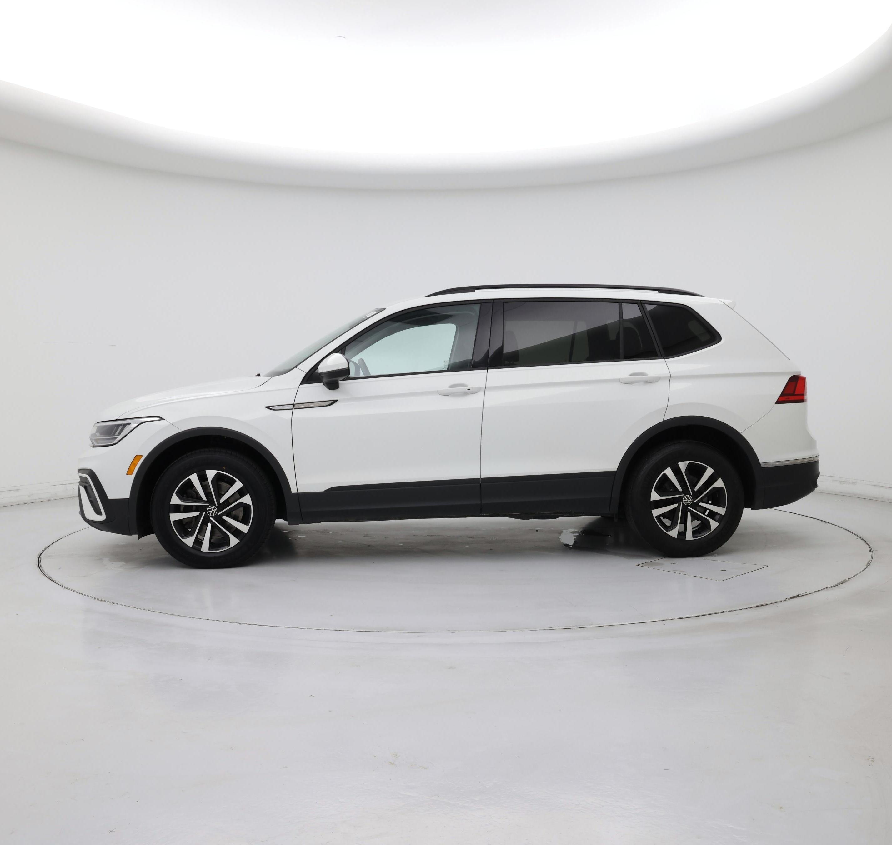 Thumbnail: 2023 Volkswagen Tiguan - 3