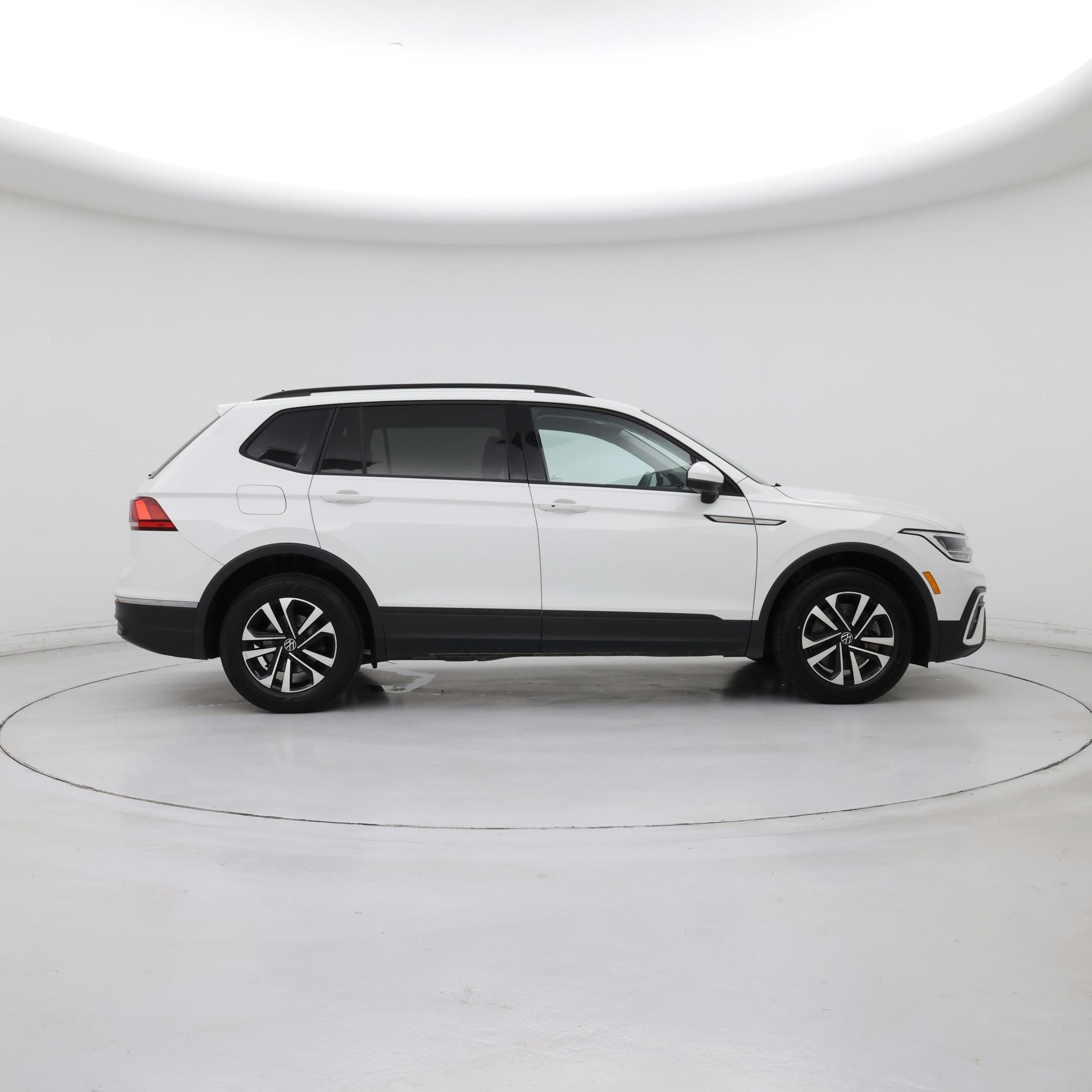 Thumbnail: 2023 Volkswagen Tiguan - 7