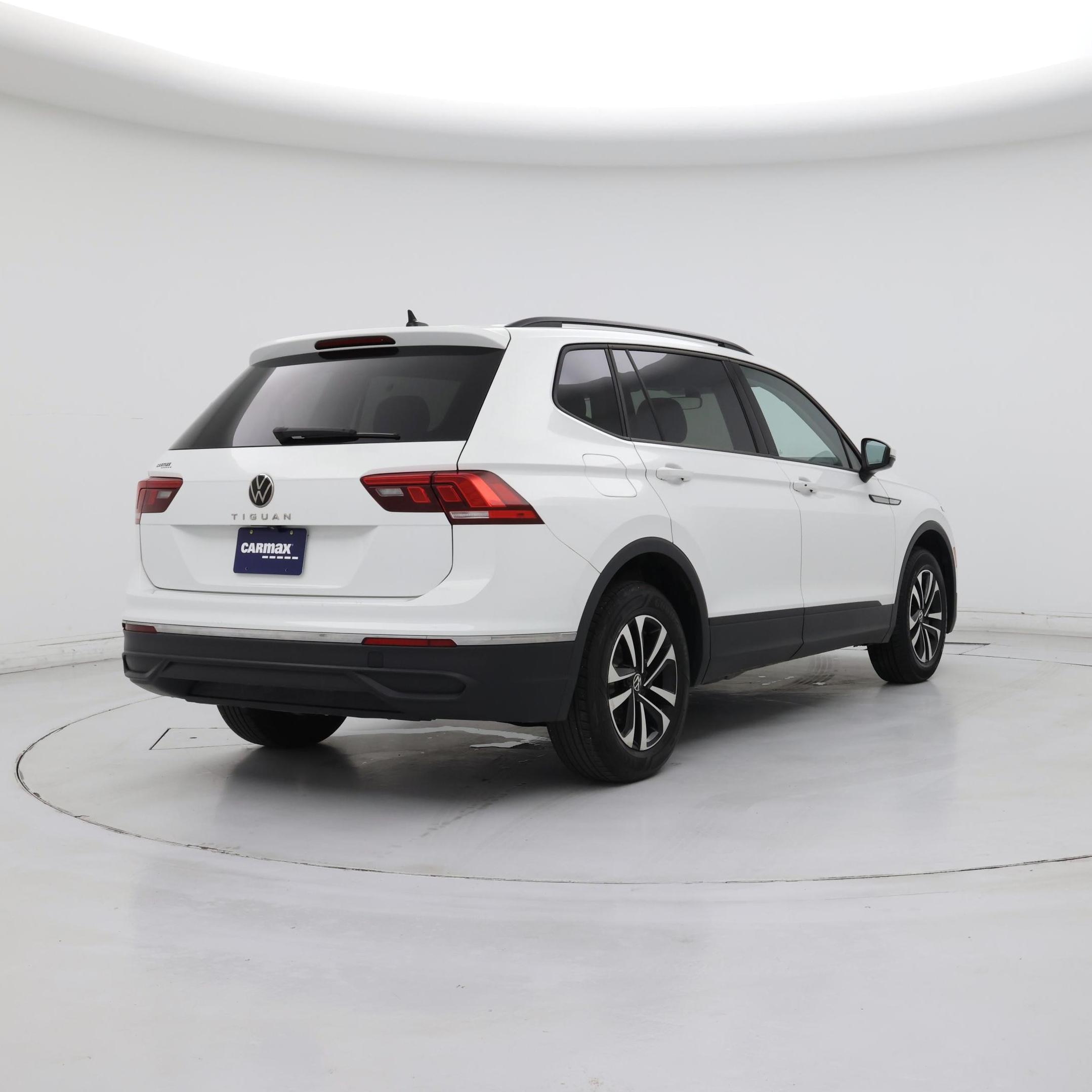 Thumbnail: 2023 Volkswagen Tiguan - 8