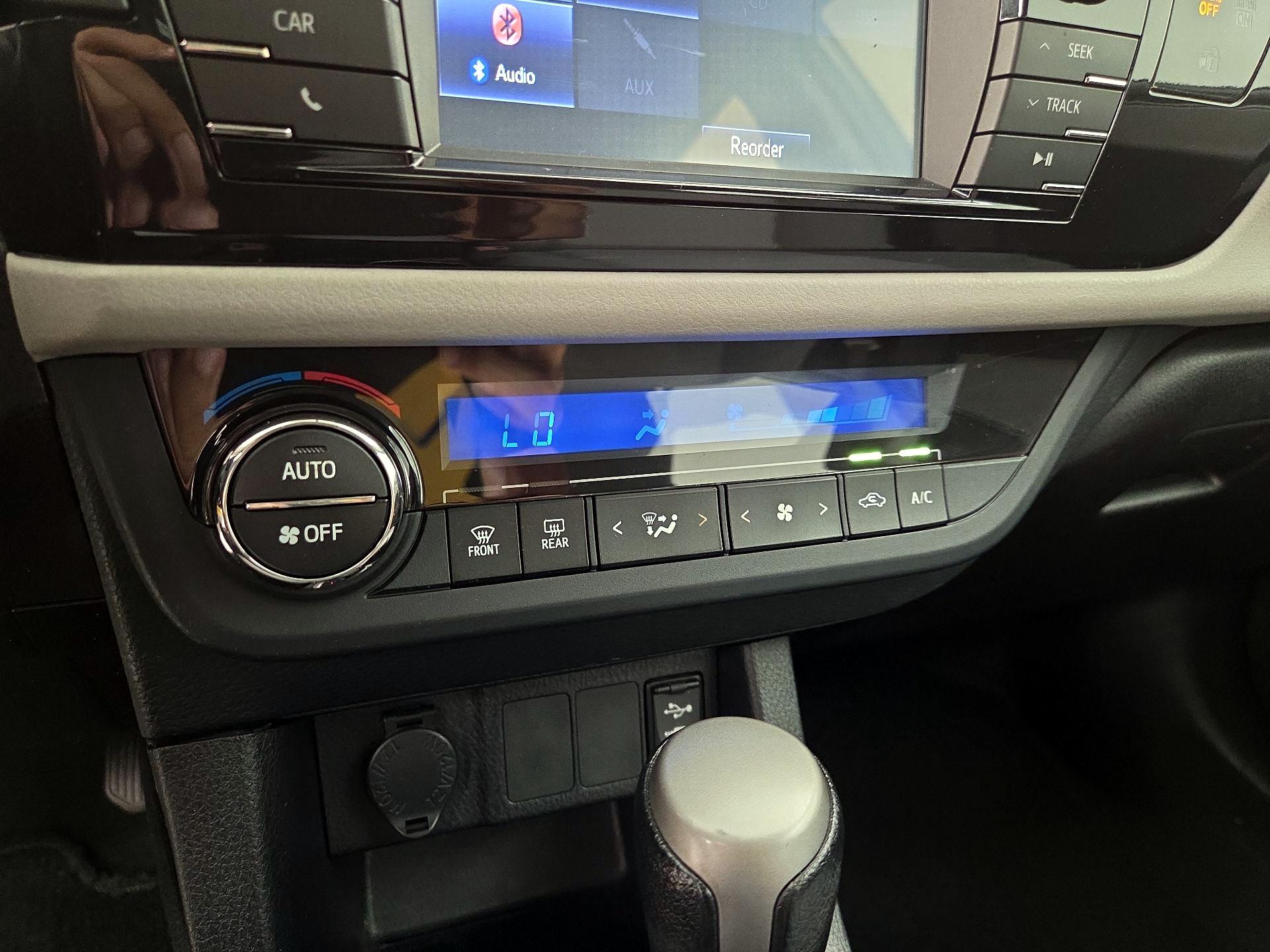 Thumbnail: 2014 Toyota Corolla - 16