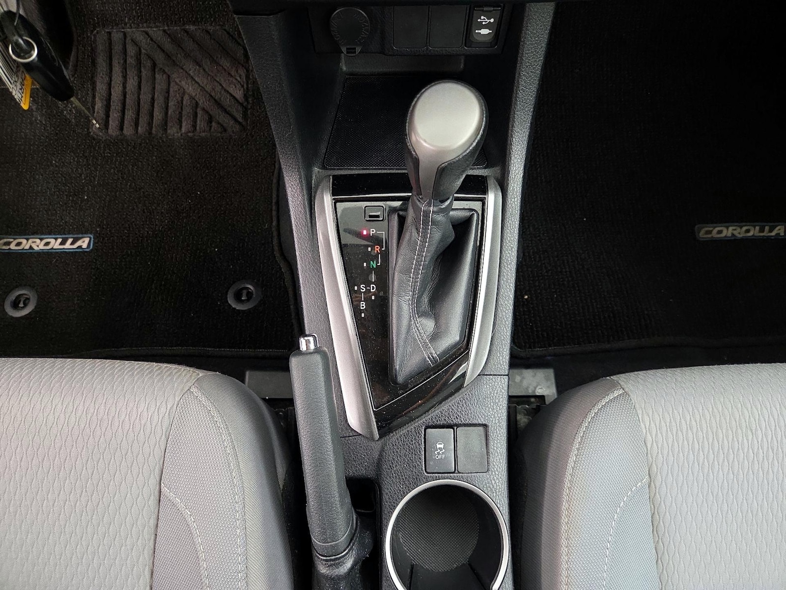 2014 Toyota Corolla LE - Photo 18