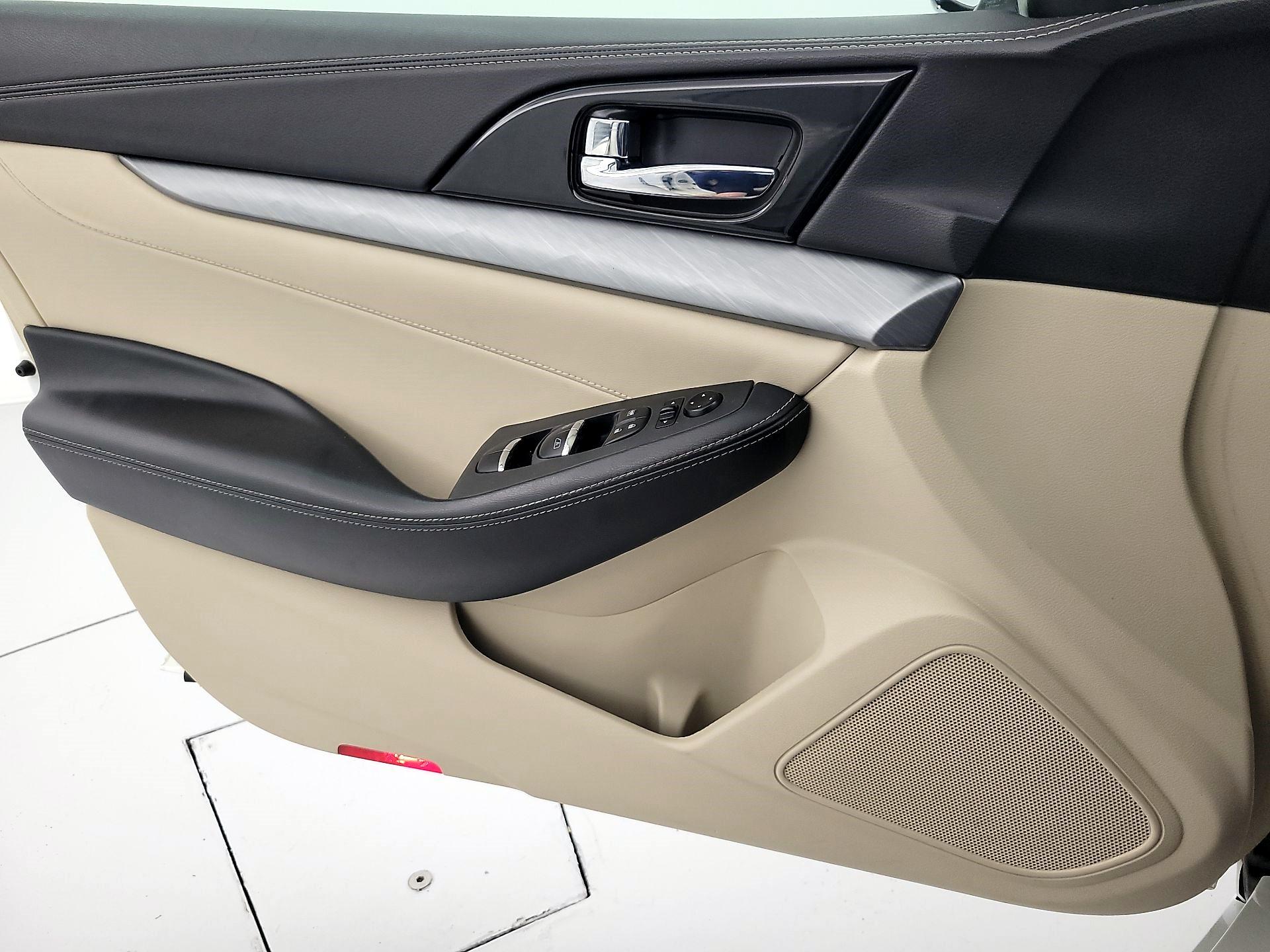 Thumbnail: 2016 Nissan Maxima - 12