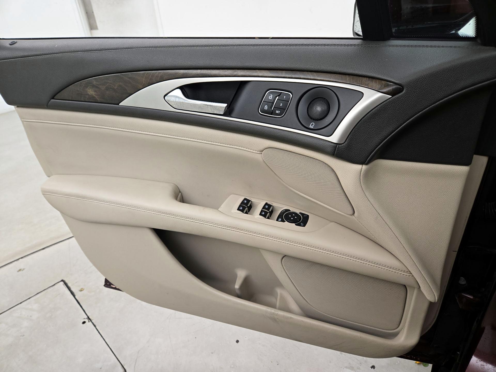 Thumbnail: 2018 Lincoln MKZ - 12