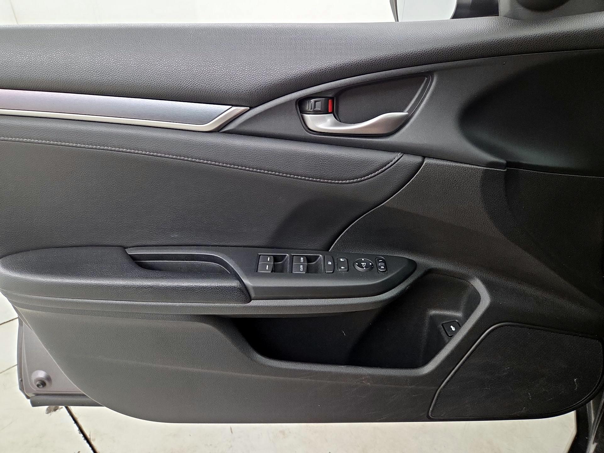 Thumbnail: 2016 Honda Civic - 12