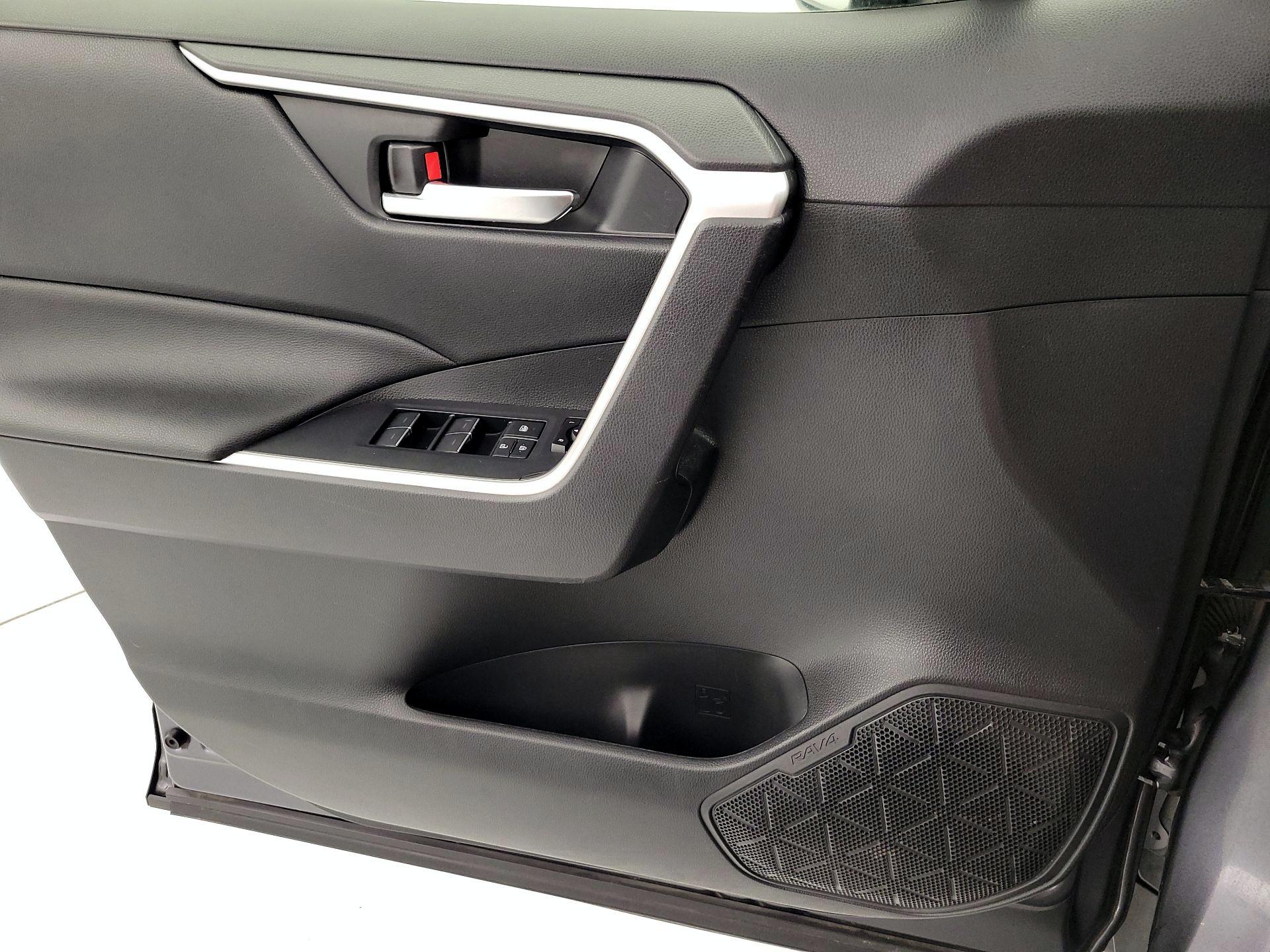 Thumbnail: 2023 Toyota RAV4 - 12