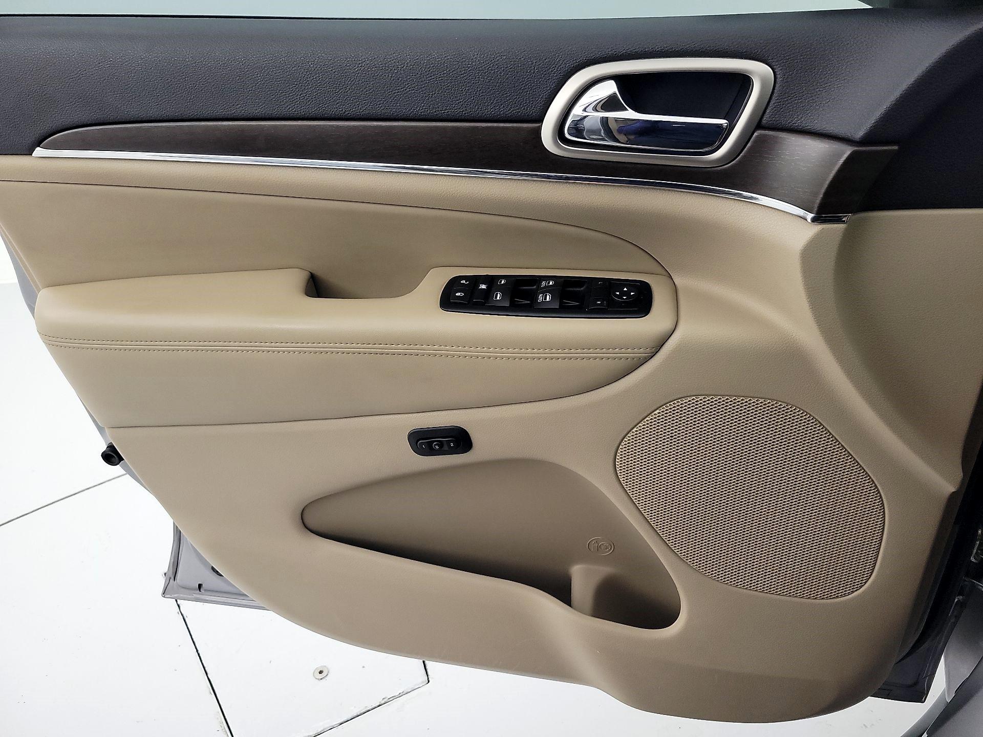 Thumbnail: 2016 Jeep Grand Cherokee - 12