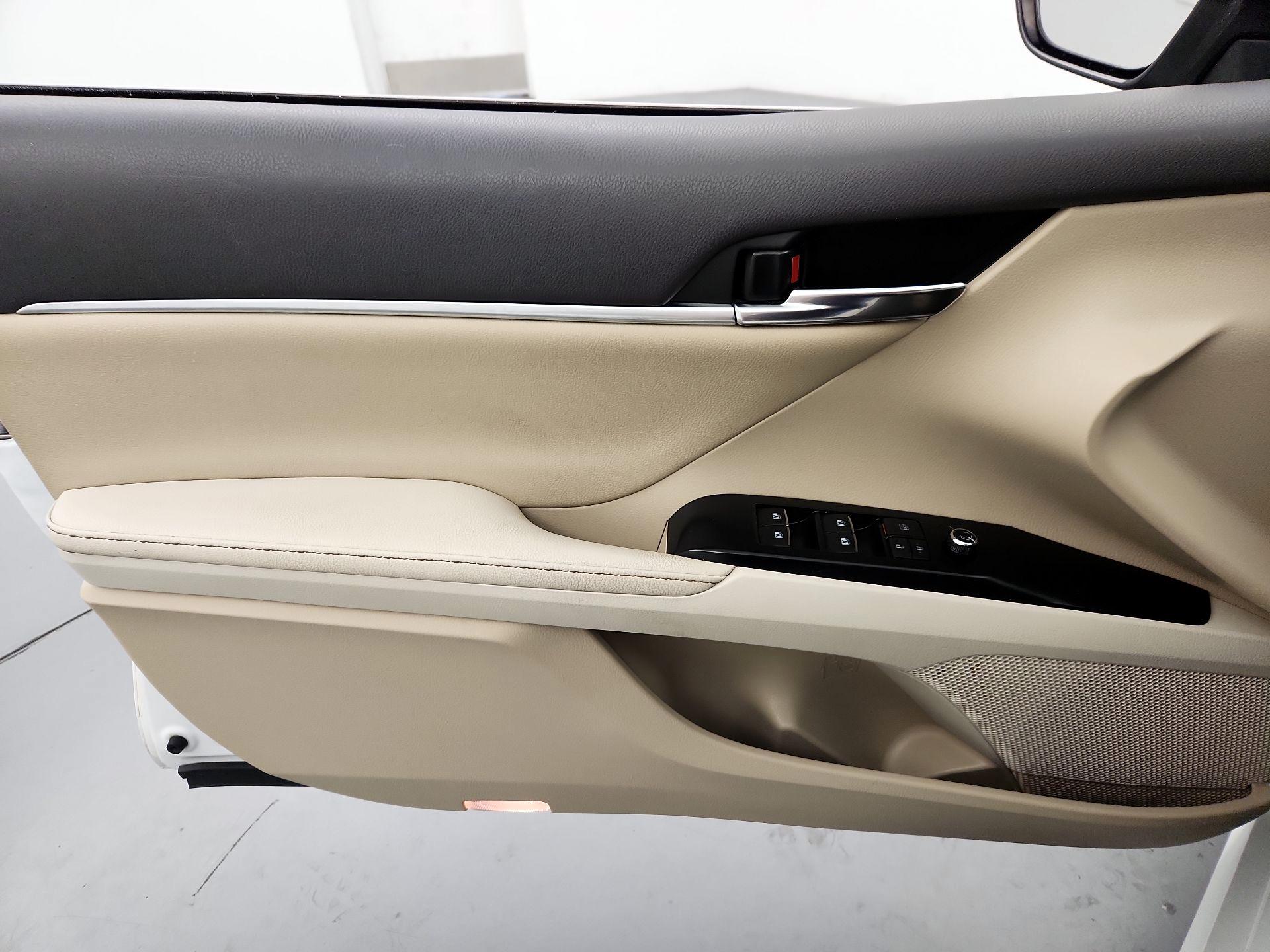 Thumbnail: 2020 Toyota Camry - 12