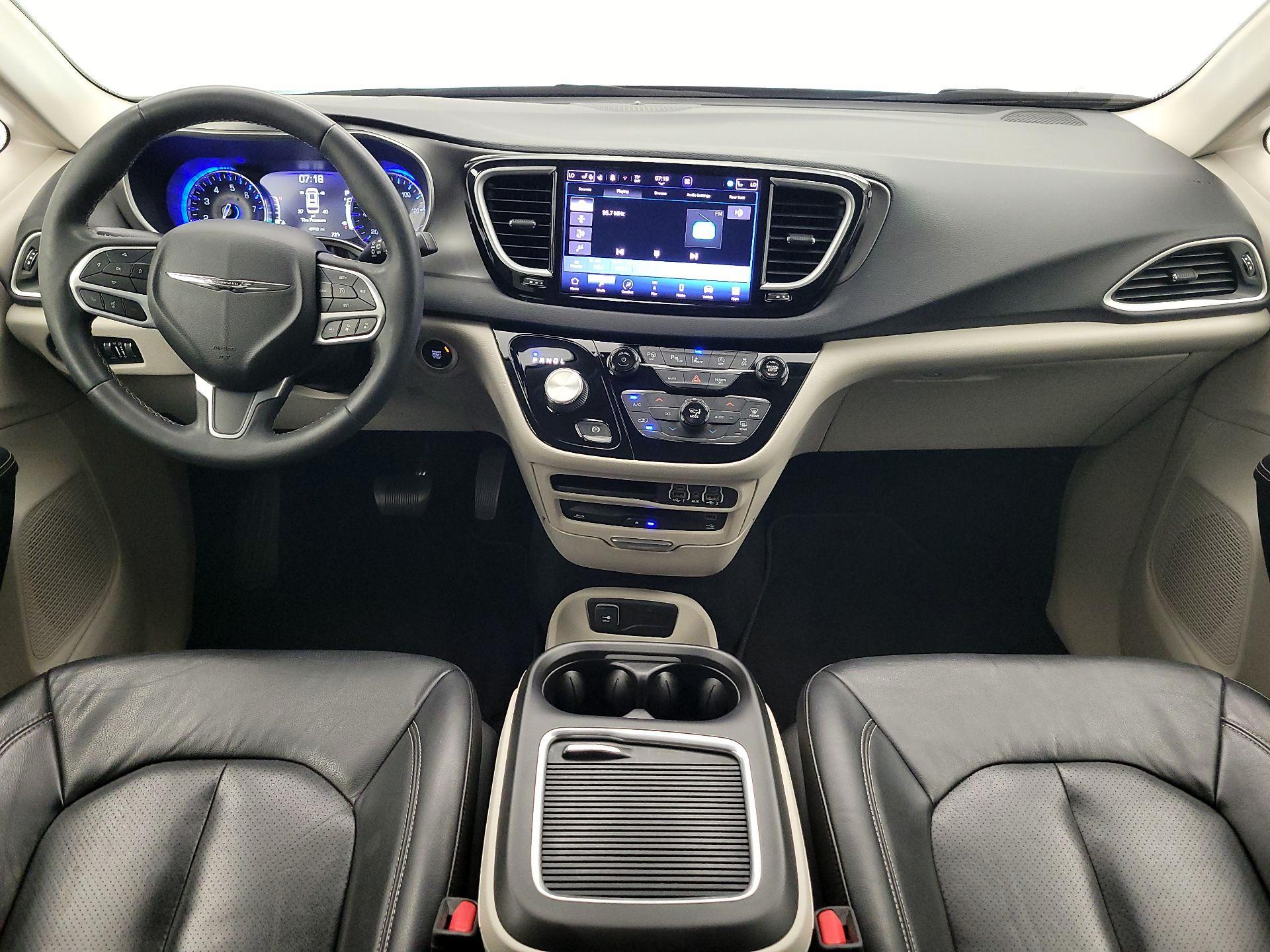 Thumbnail: 2022 Chrysler Pacifica - 9