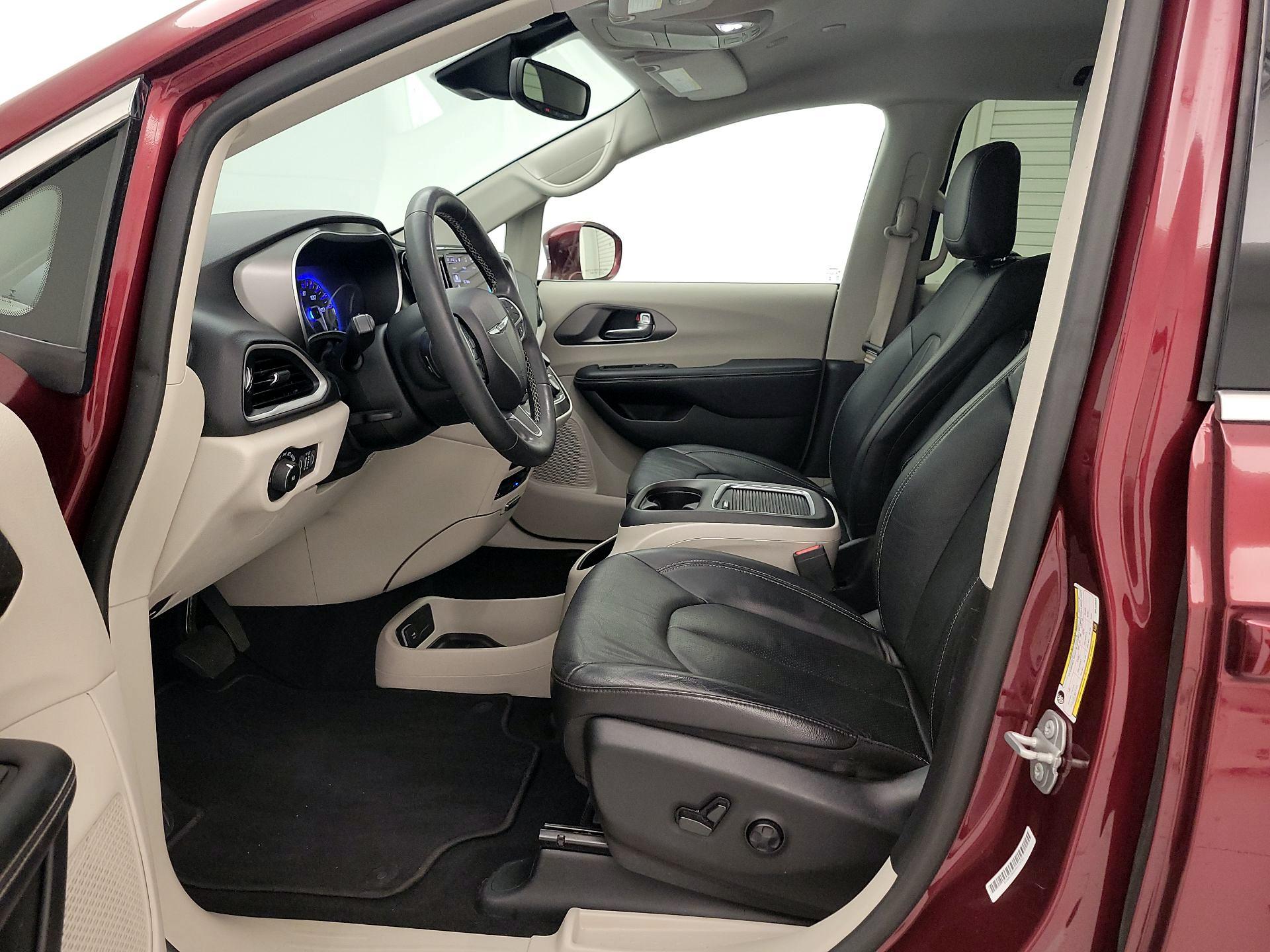 Thumbnail: 2022 Chrysler Pacifica - 11
