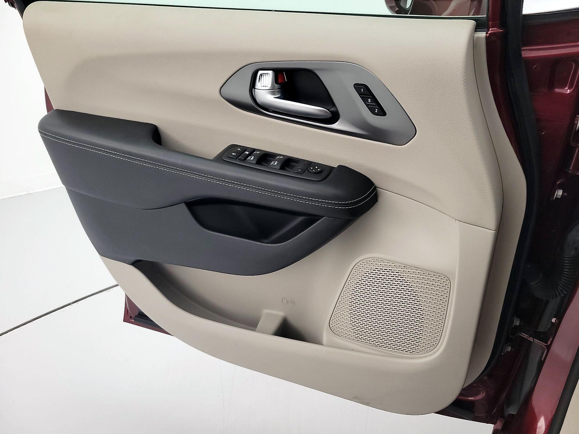 Thumbnail: 2022 Chrysler Pacifica - 12