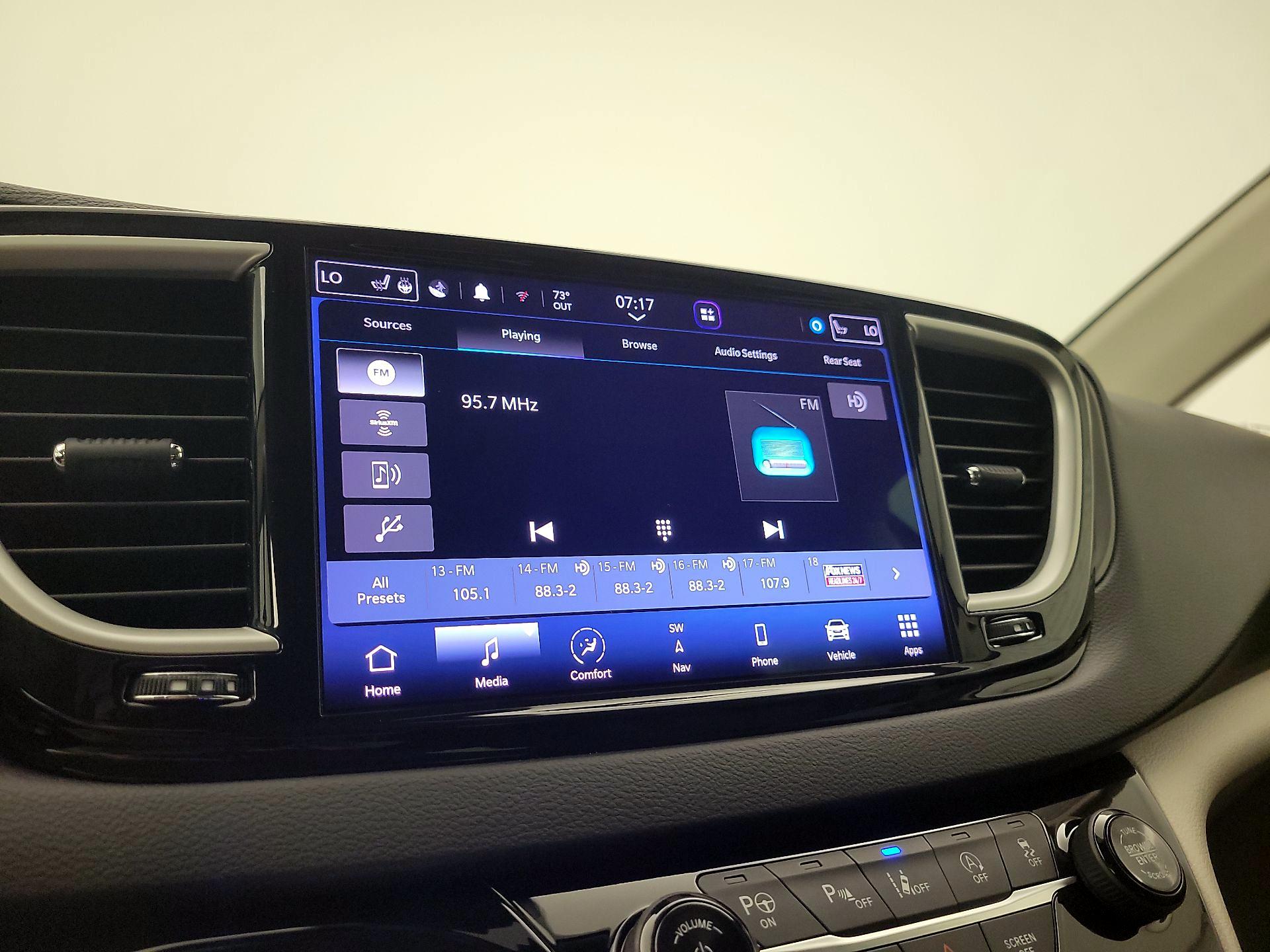 Thumbnail: 2022 Chrysler Pacifica - 16