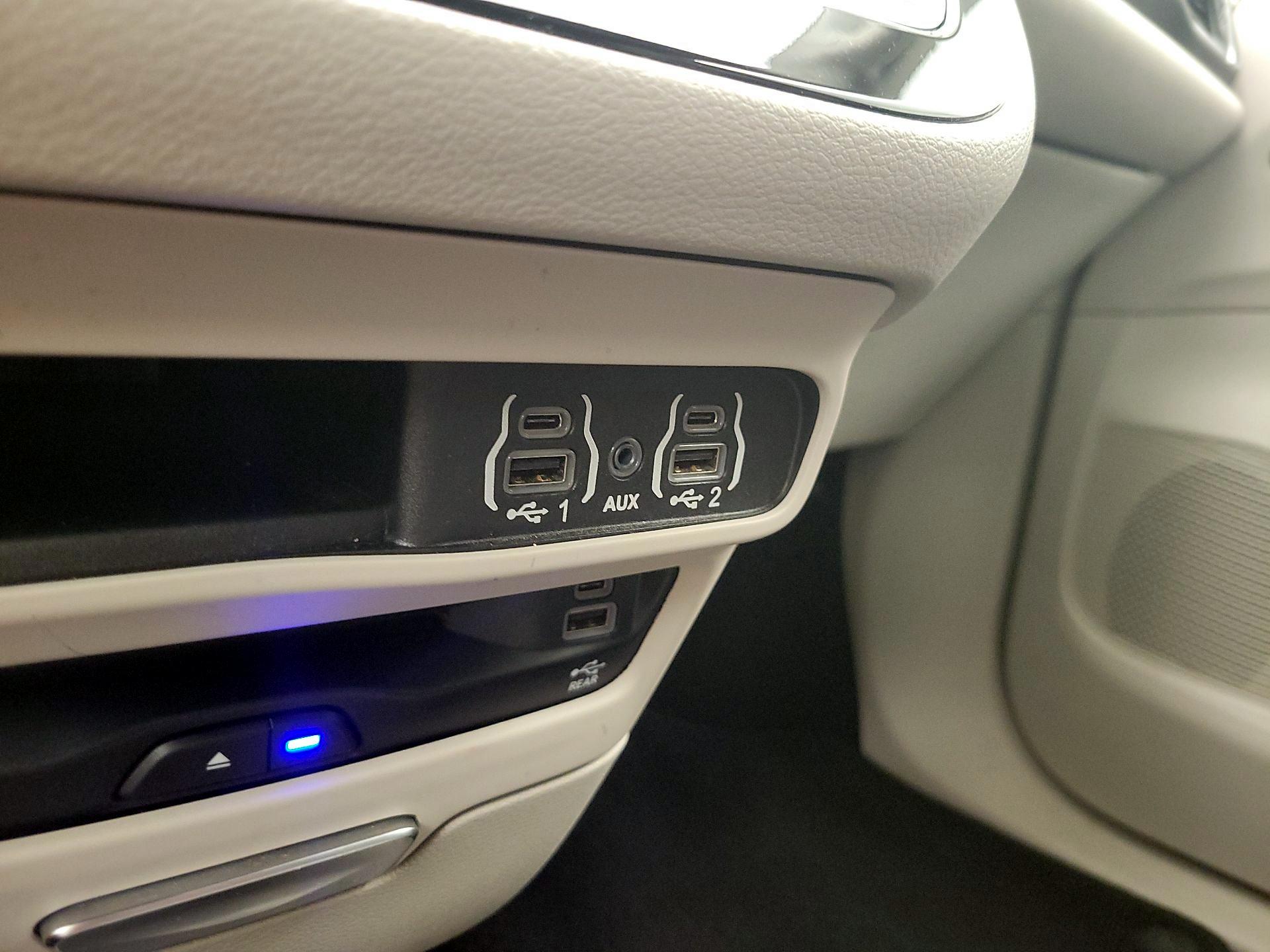 Thumbnail: 2022 Chrysler Pacifica - 19