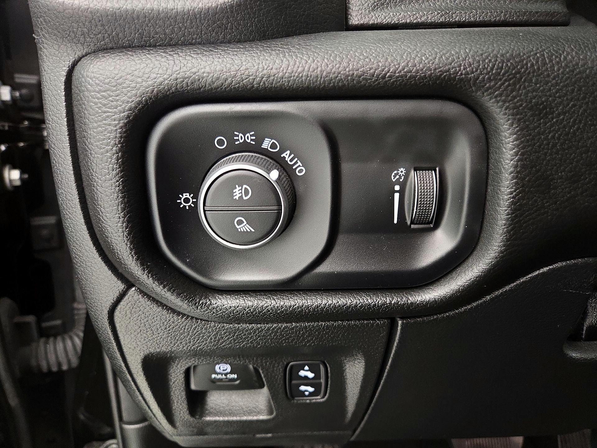 Thumbnail: 2025 RAM 1500 - 13