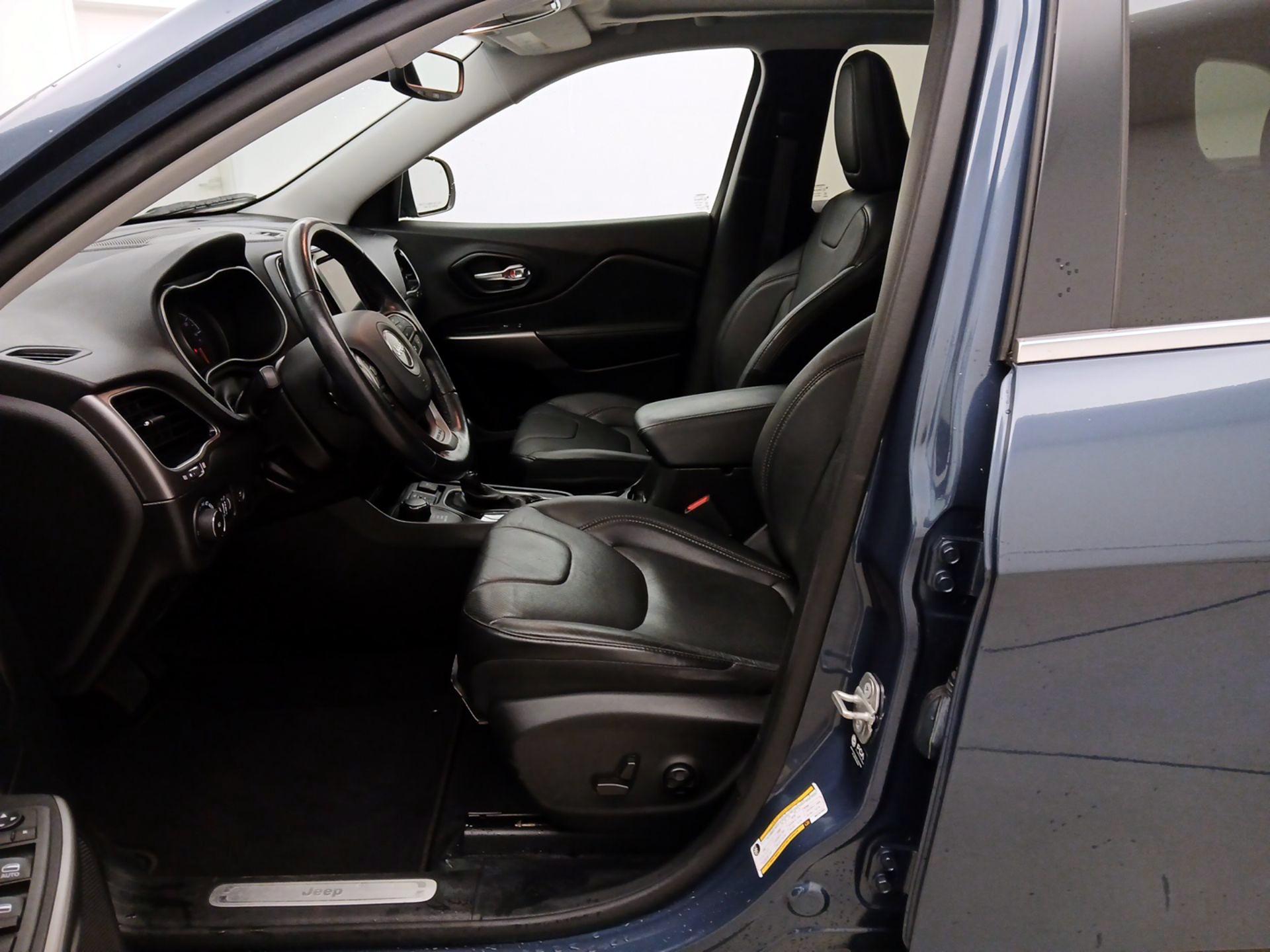 Thumbnail: 2021 Jeep Cherokee - 11