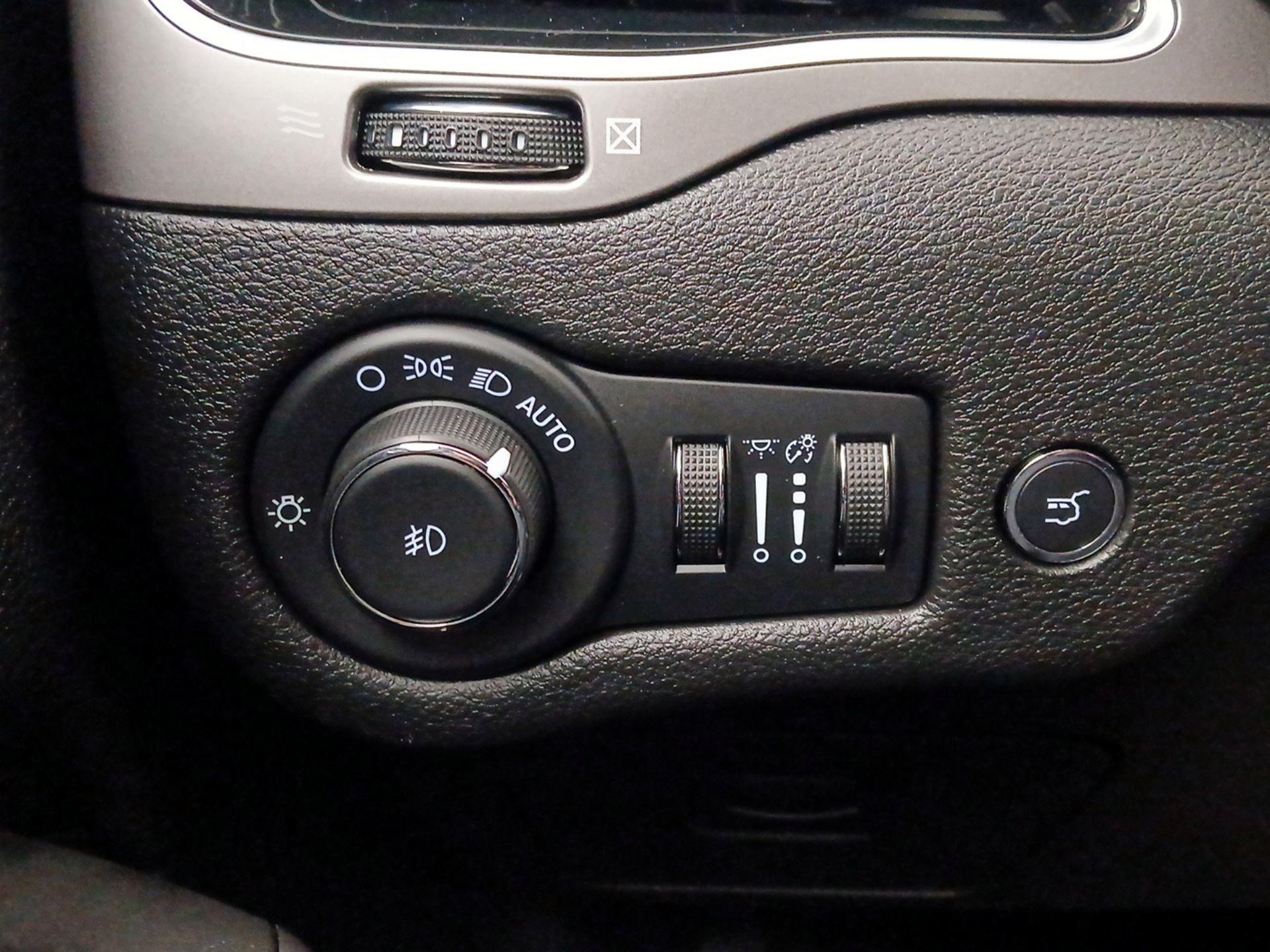 Thumbnail: 2021 Jeep Cherokee - 13