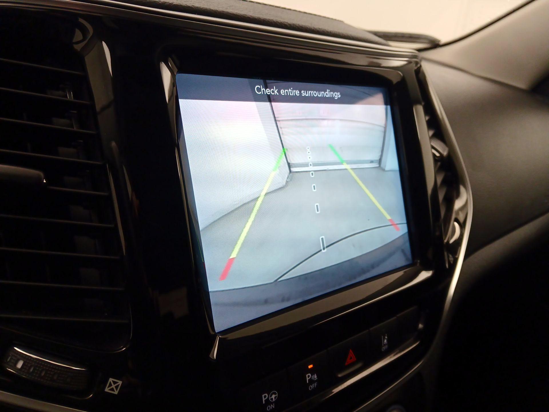 Thumbnail: 2021 Jeep Cherokee - 14