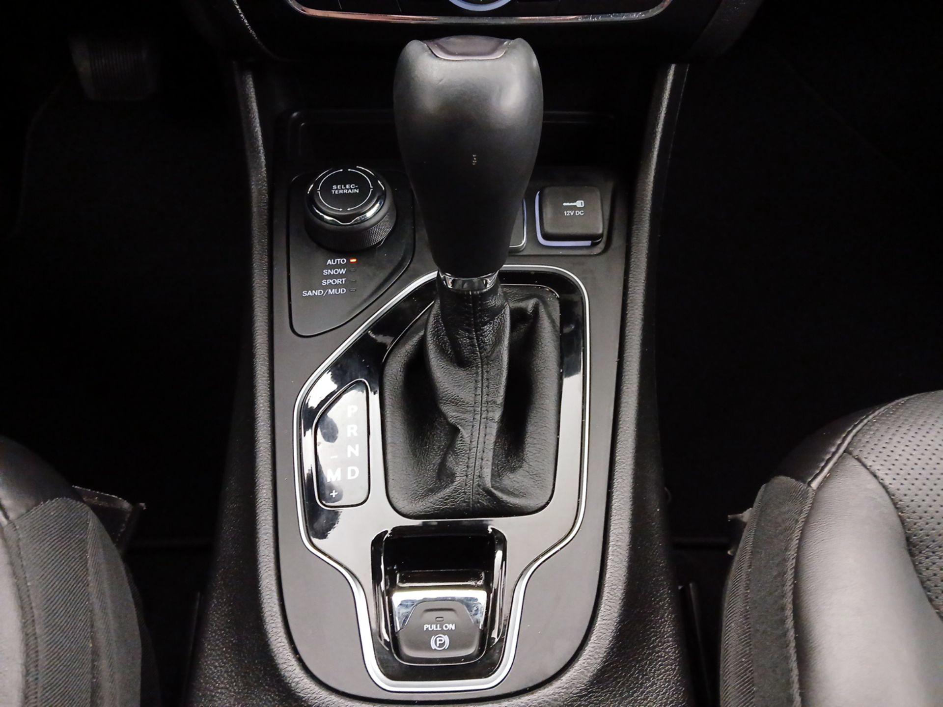 Thumbnail: 2021 Jeep Cherokee - 17