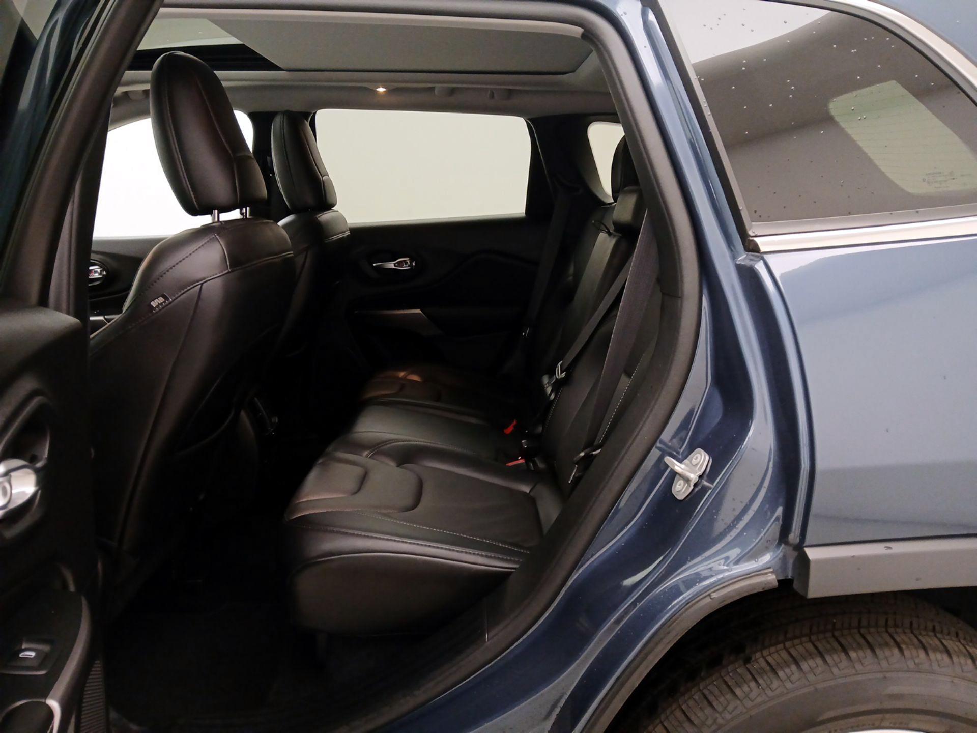 Thumbnail: 2021 Jeep Cherokee - 20