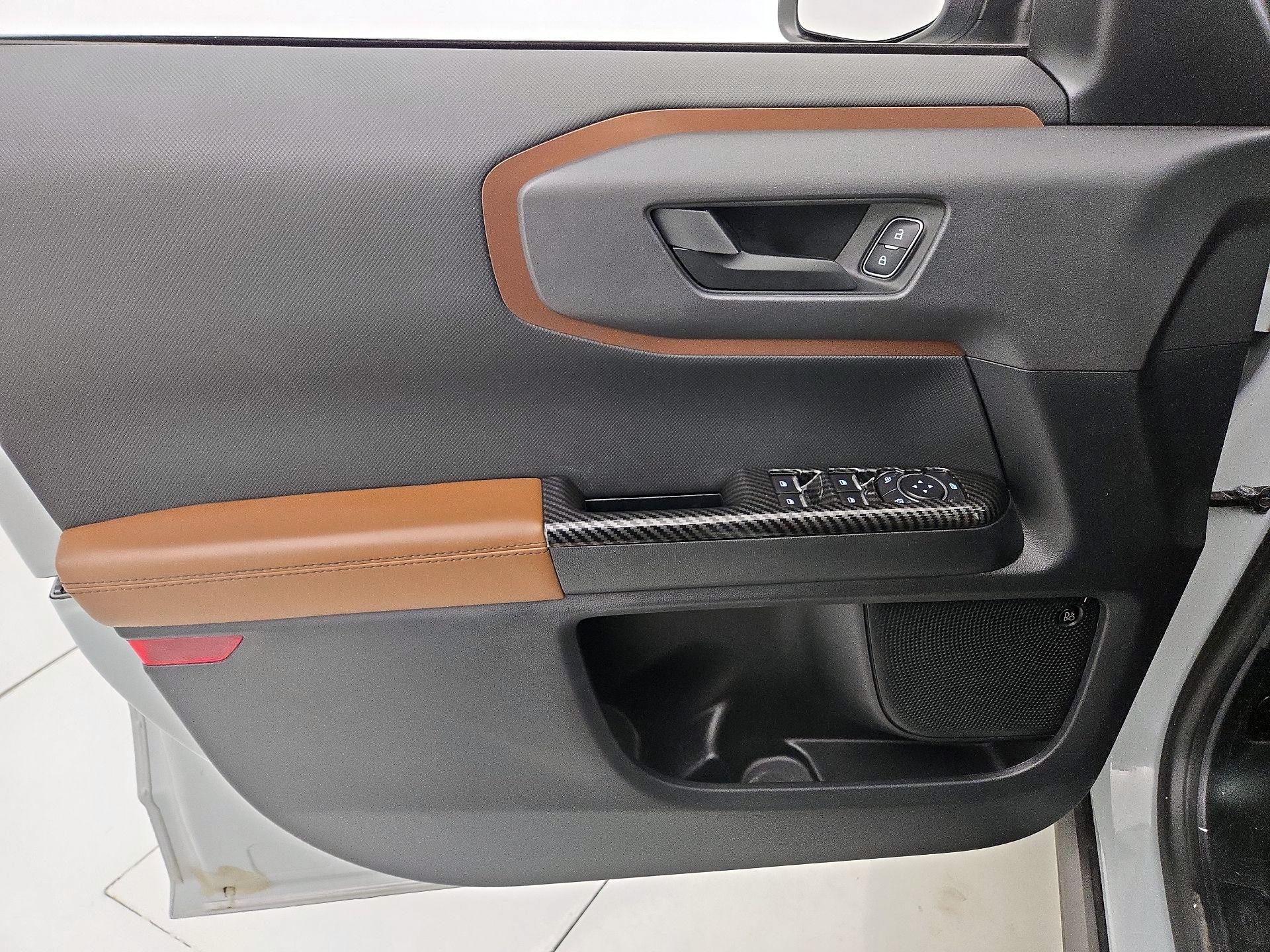 Thumbnail: 2022 Ford Bronco Sport - 12