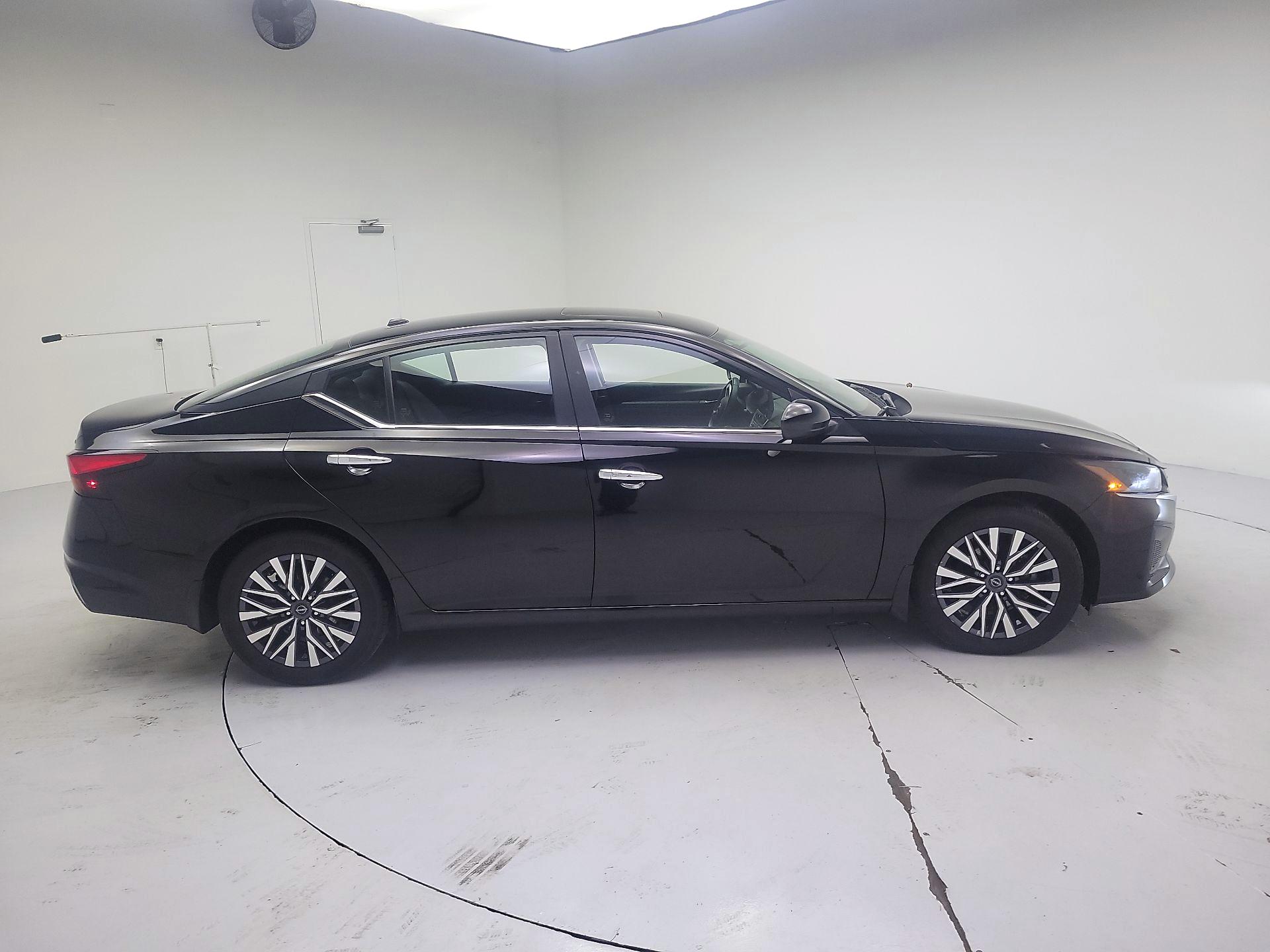 Thumbnail: 2023 Nissan Altima - 4