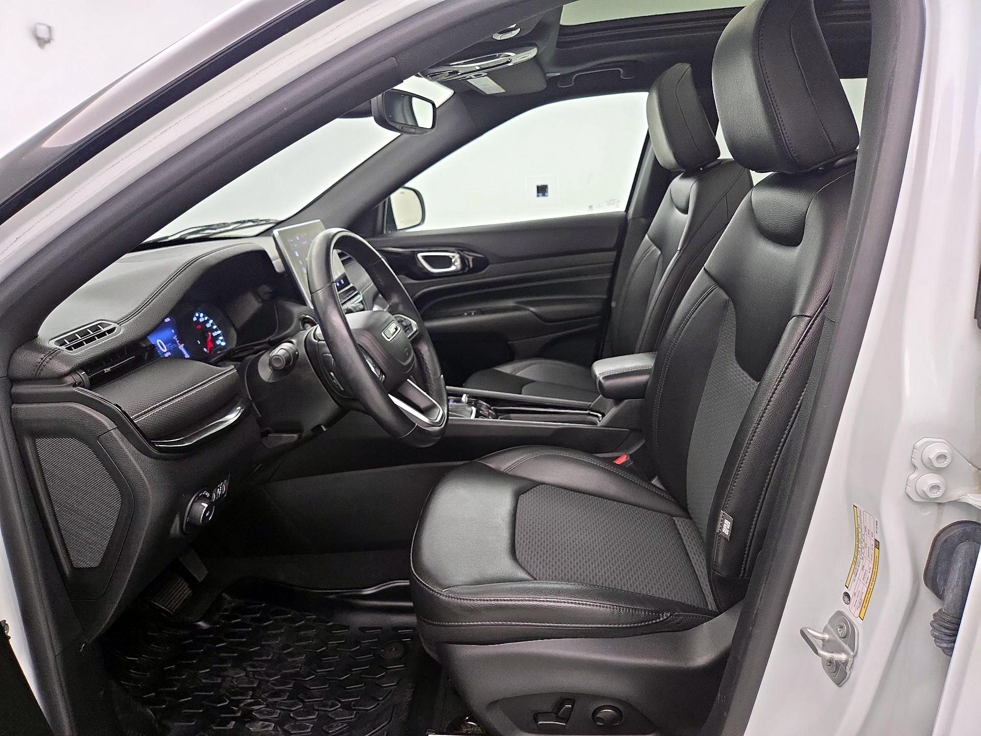 Thumbnail: 2022 Jeep Compass - 11