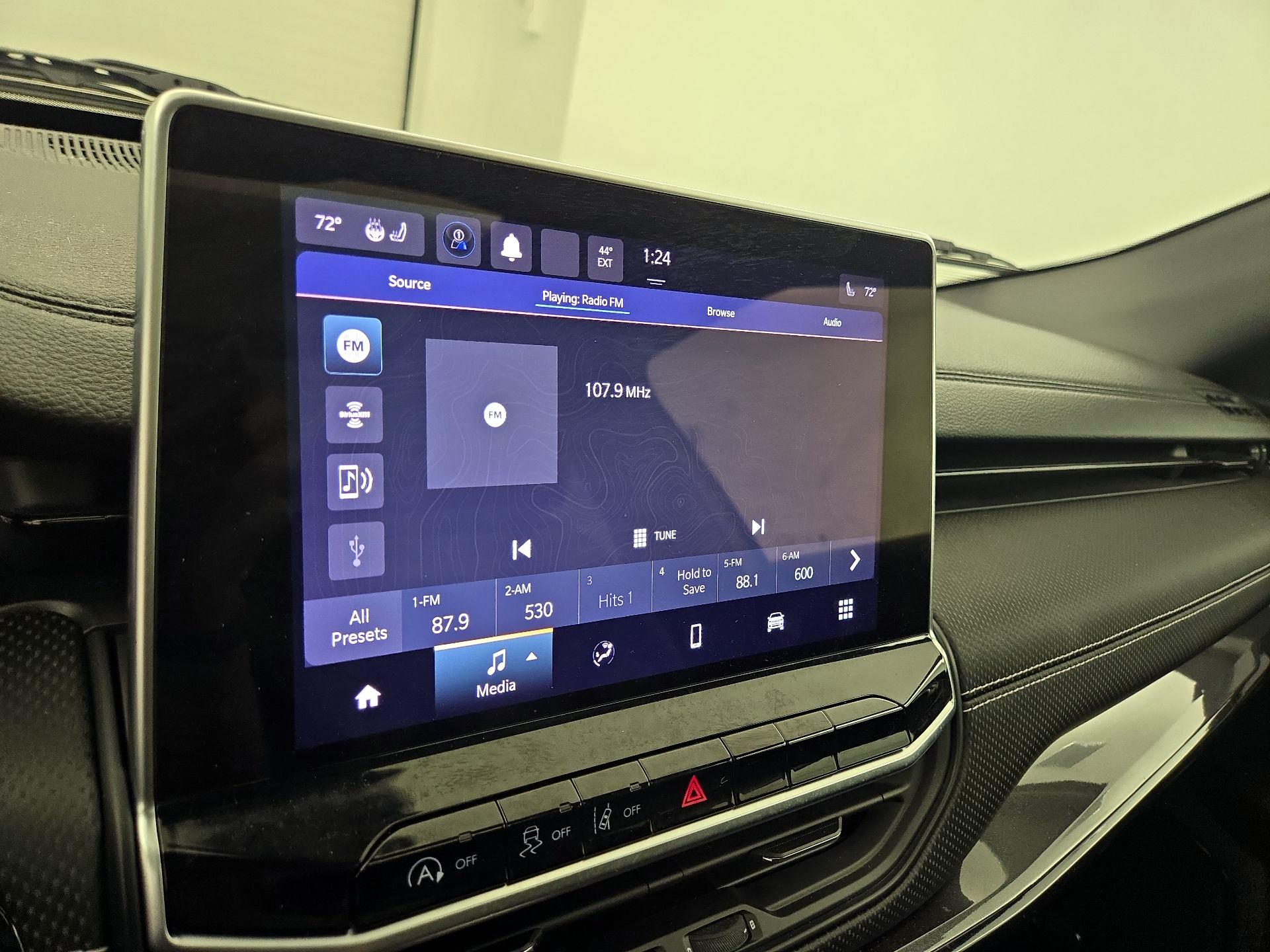 Thumbnail: 2022 Jeep Compass - 15