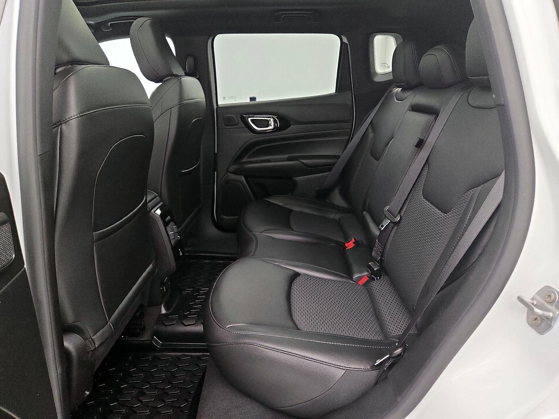 Thumbnail: 2022 Jeep Compass - 20