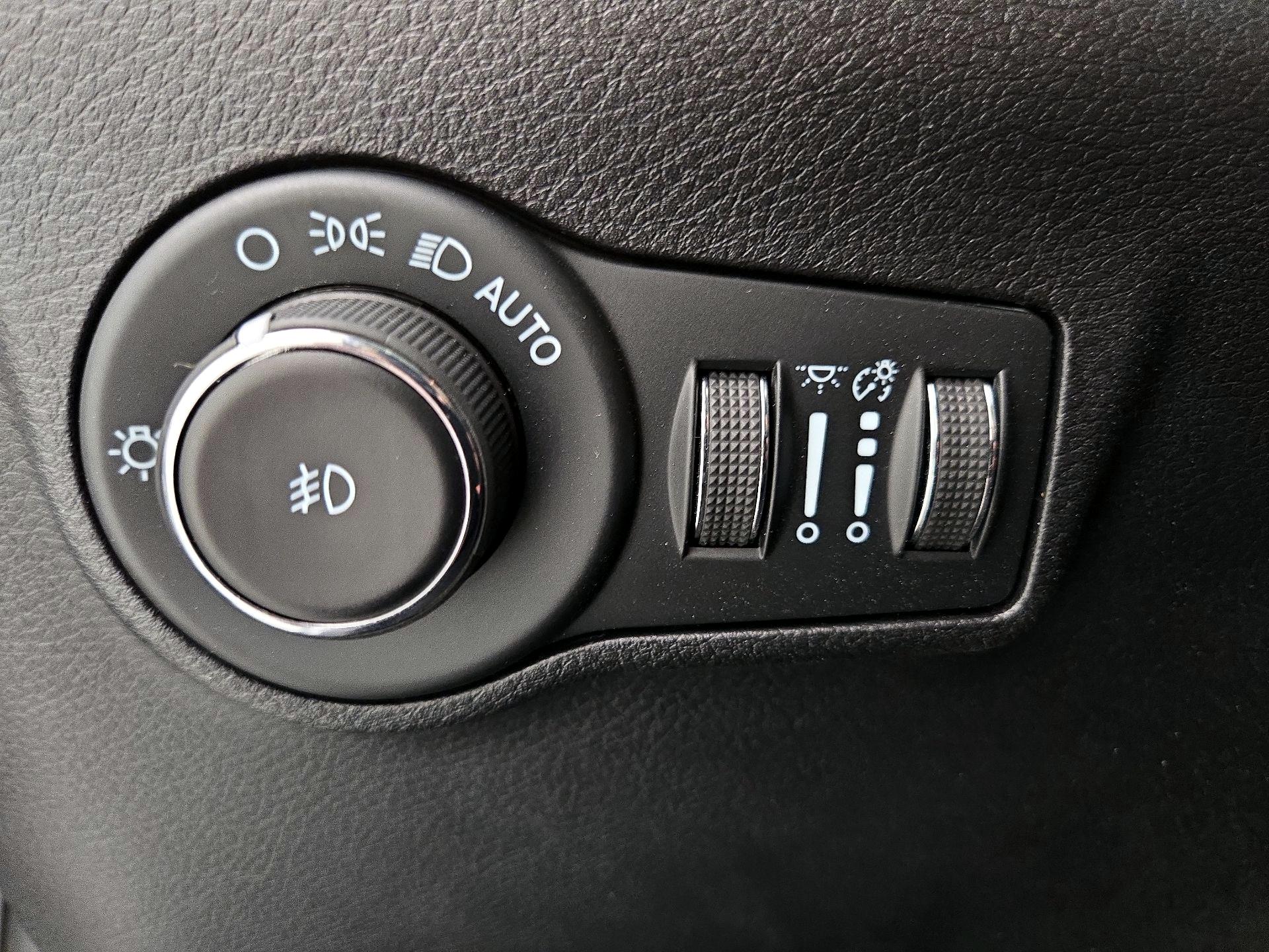 Thumbnail: 2022 Jeep Compass - 13