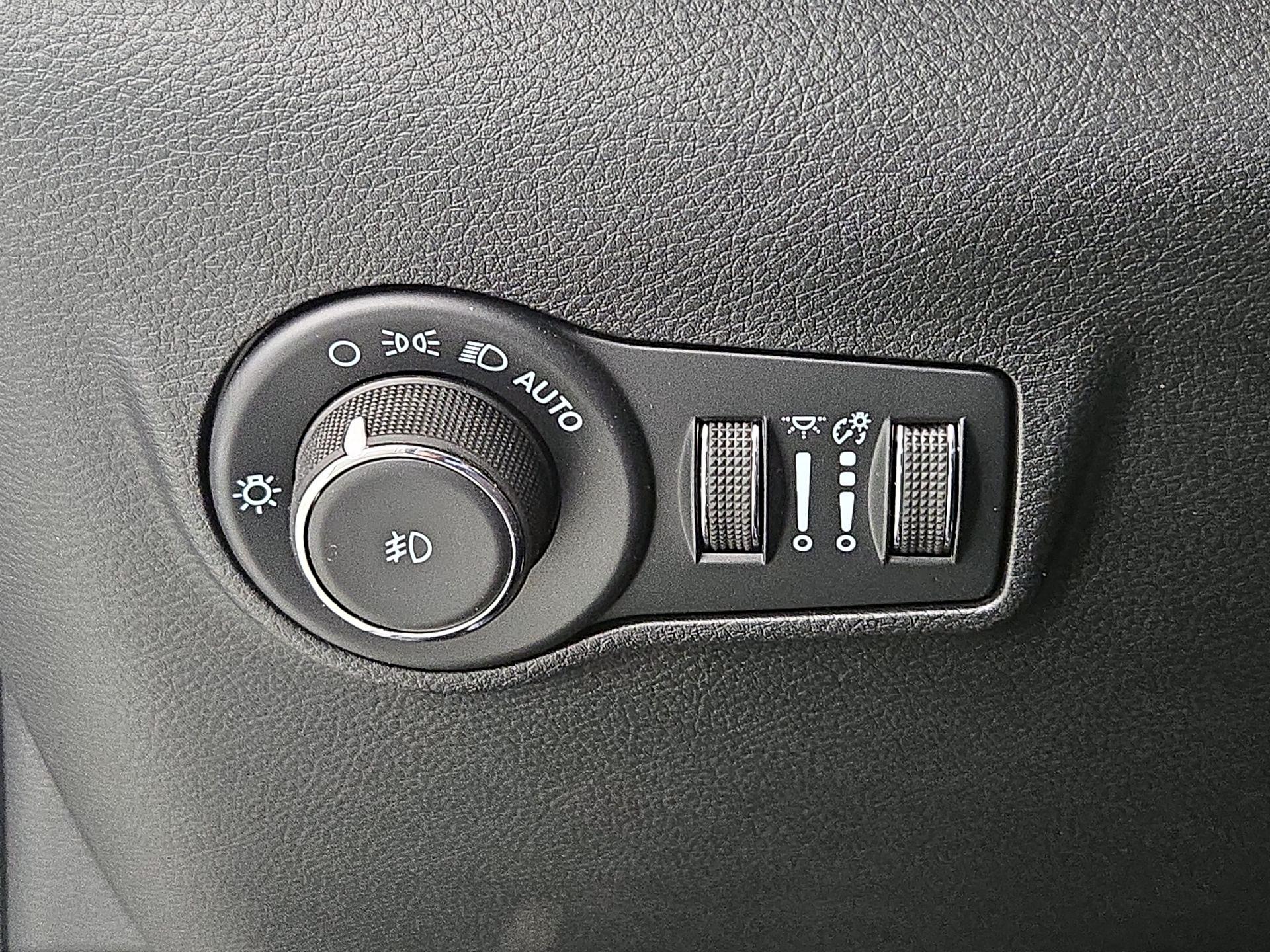 Thumbnail: 2022 Jeep Compass - 13