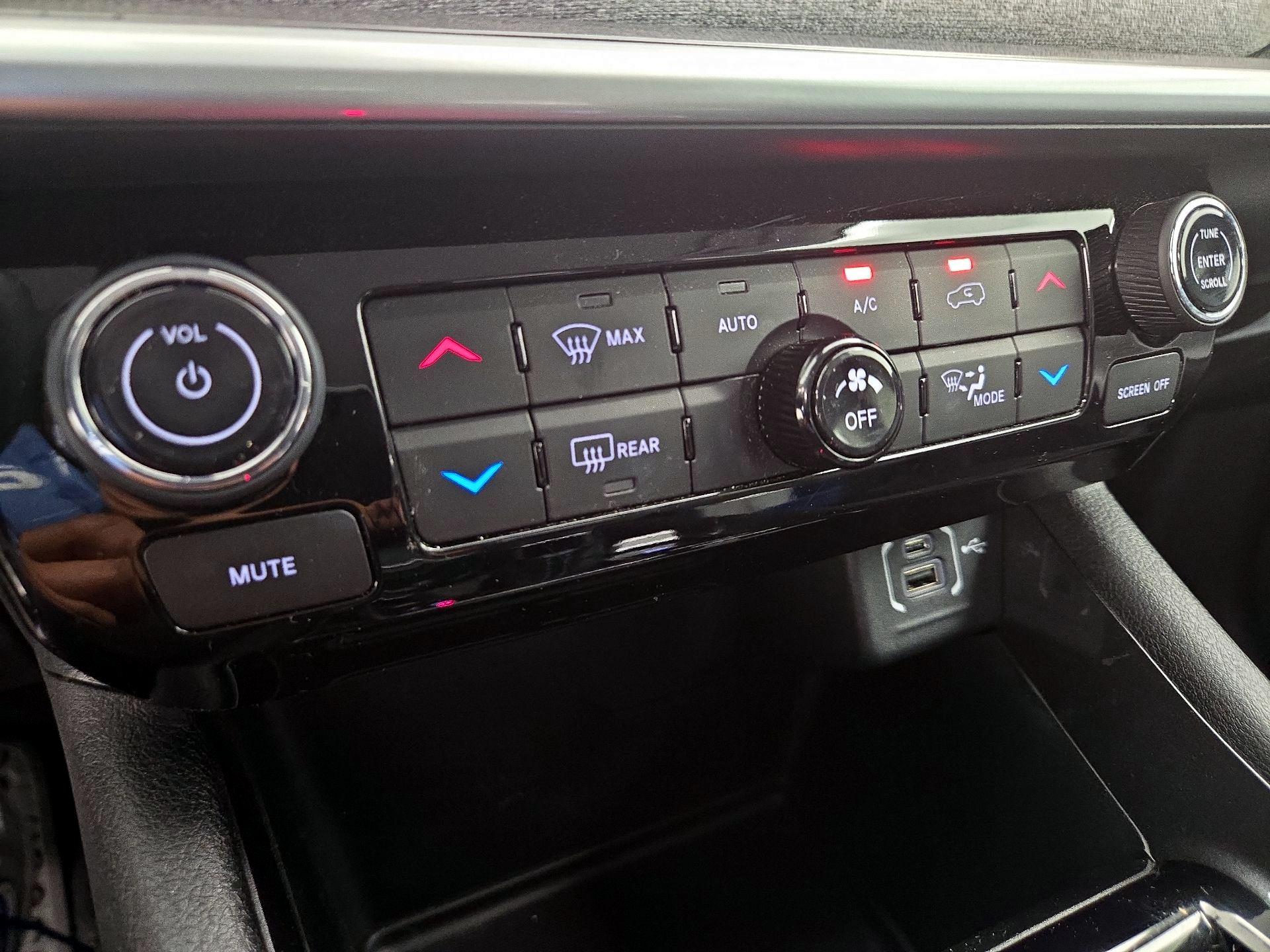 Thumbnail: 2022 Jeep Compass - 16