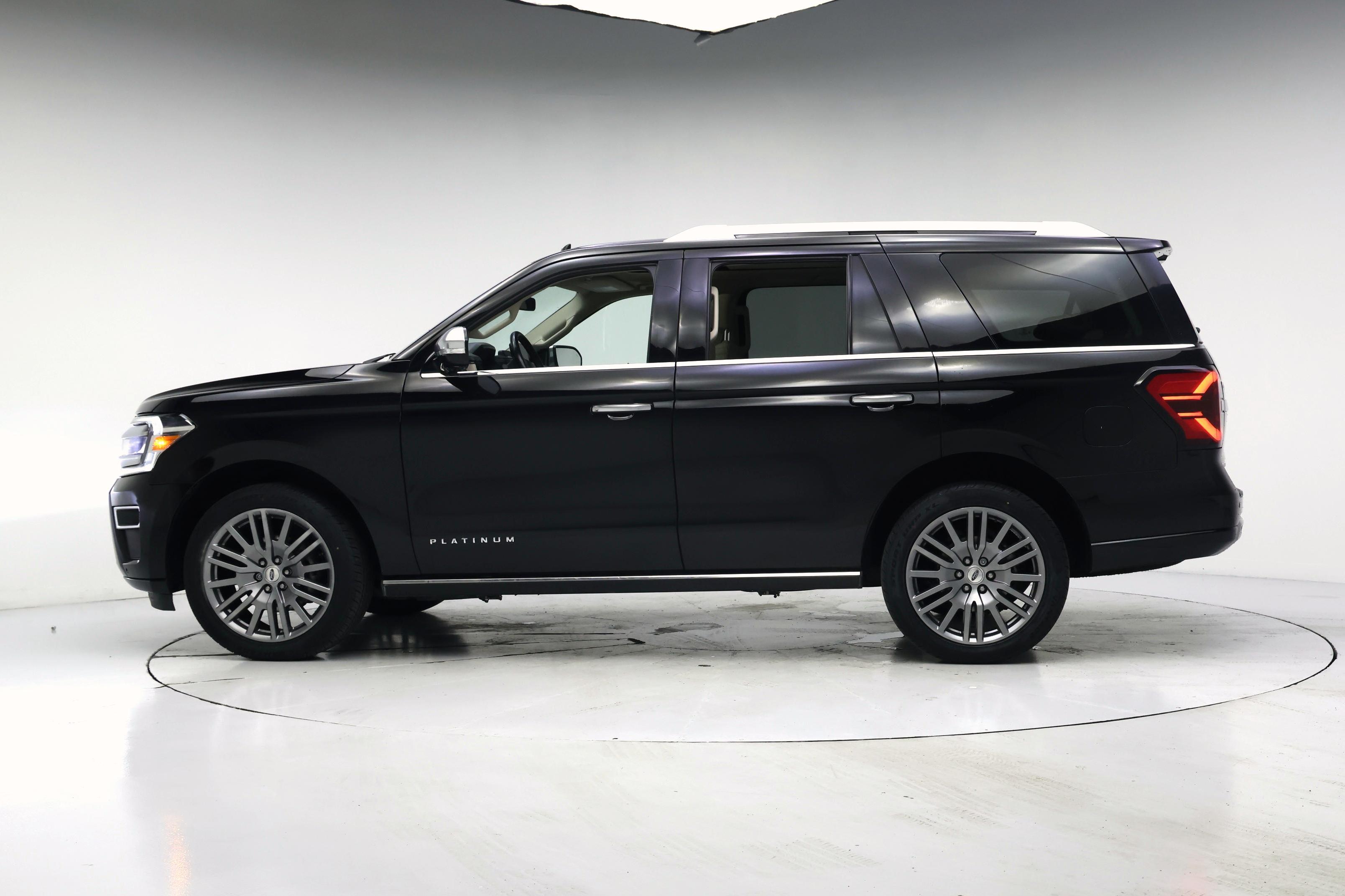 Thumbnail: 2022 Ford Expedition - 3